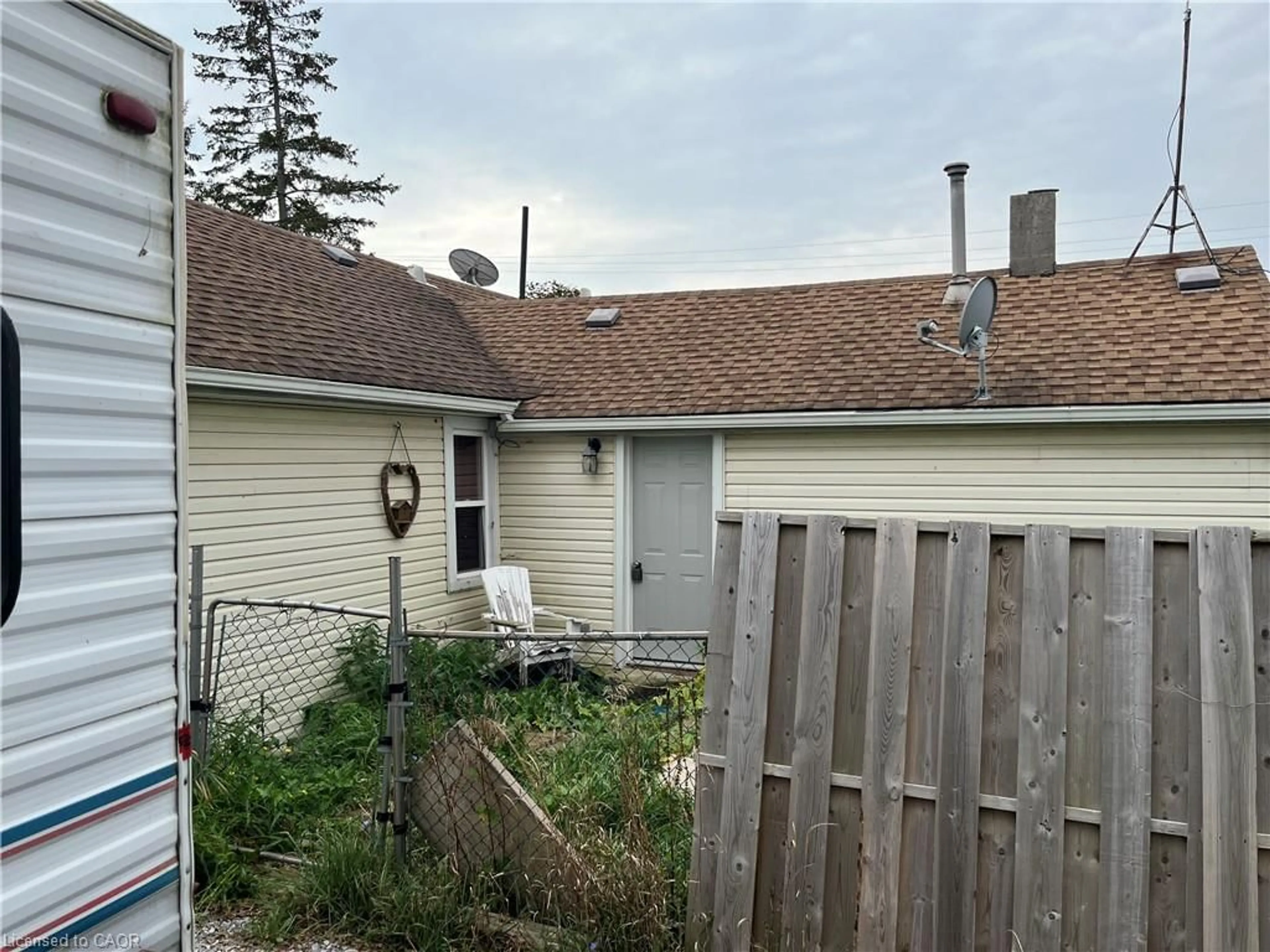 A pic from outside/outdoor area/front of a property/back of a property/a pic from drone, unknown for 3031 Rainham Rd, Nanticoke Ontario N0A 1L0