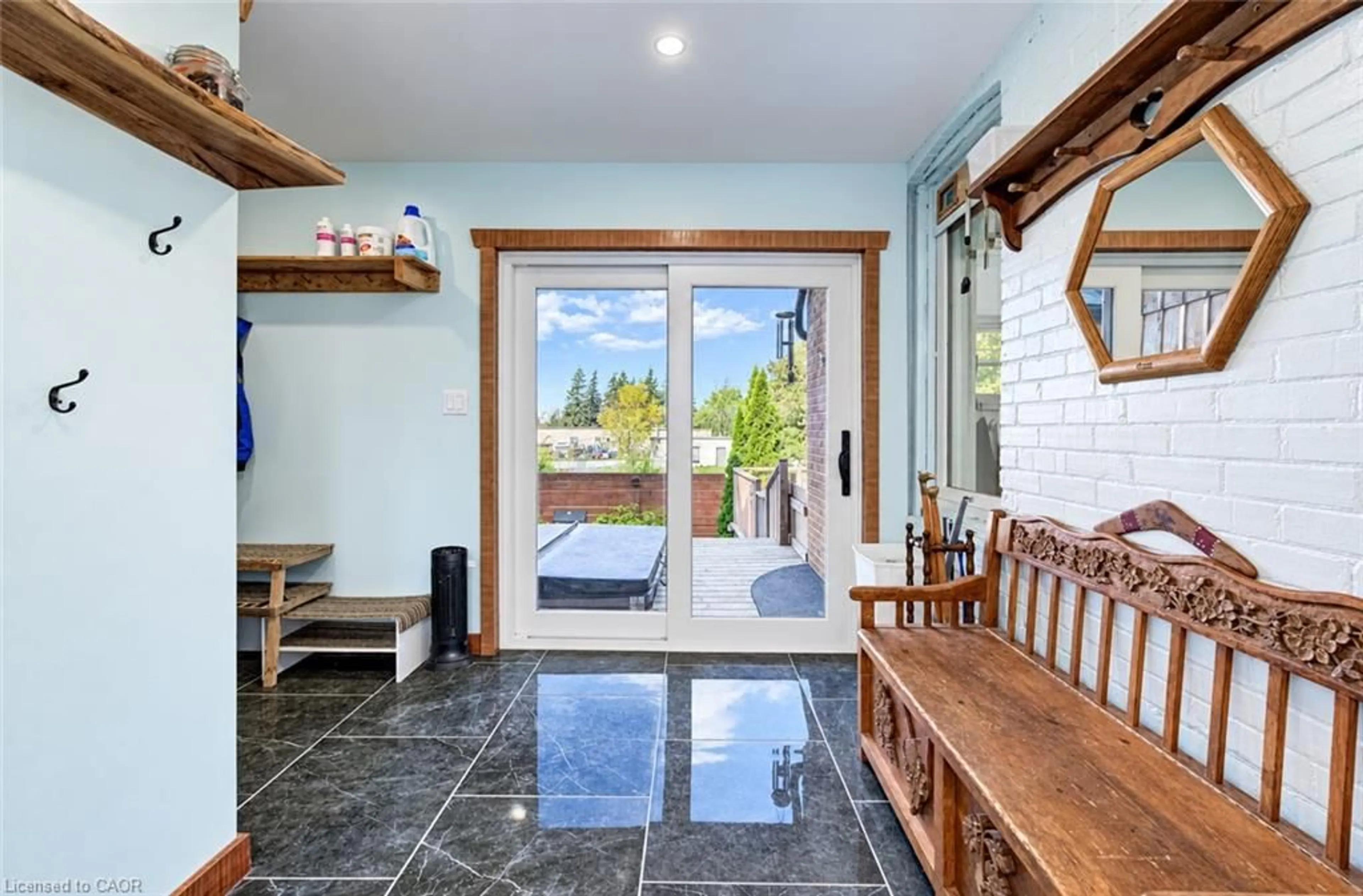 Indoor entryway for 27 Mill St, Milverton Ontario N0K 1M0