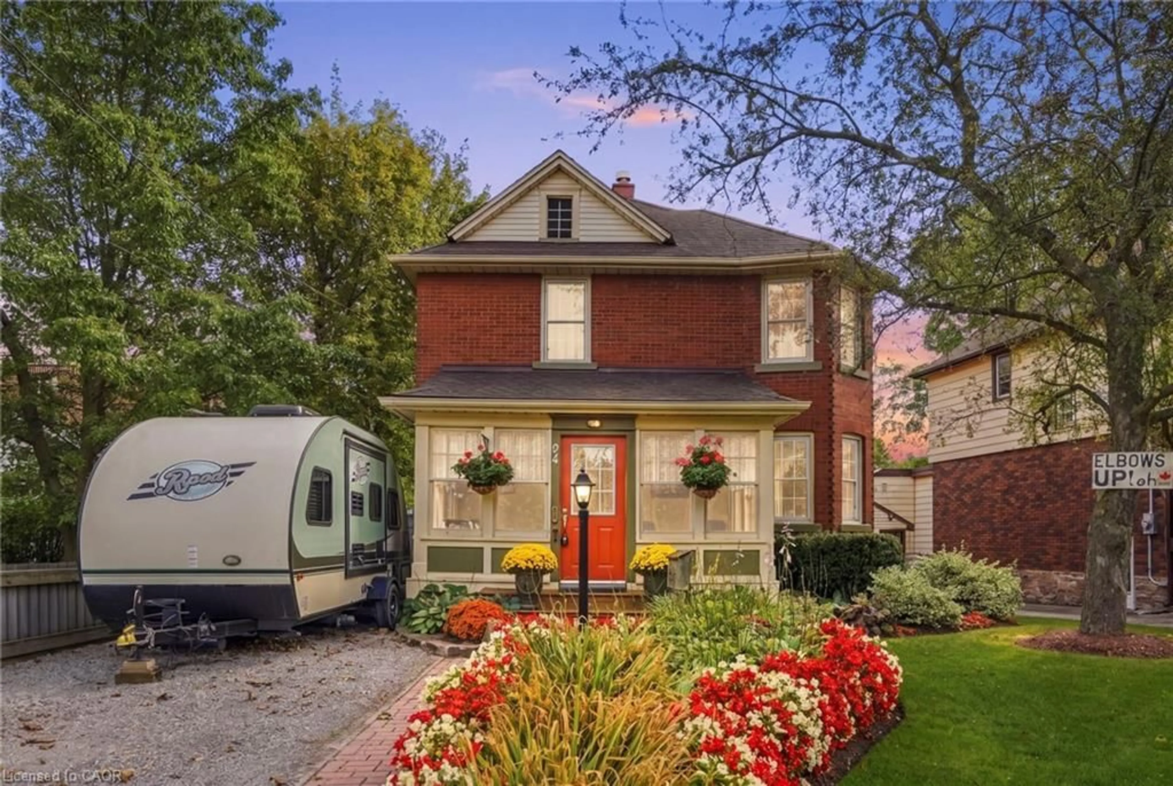 Home with brick exterior material, street for 94 River Rd, Welland Ontario L3B 2R9