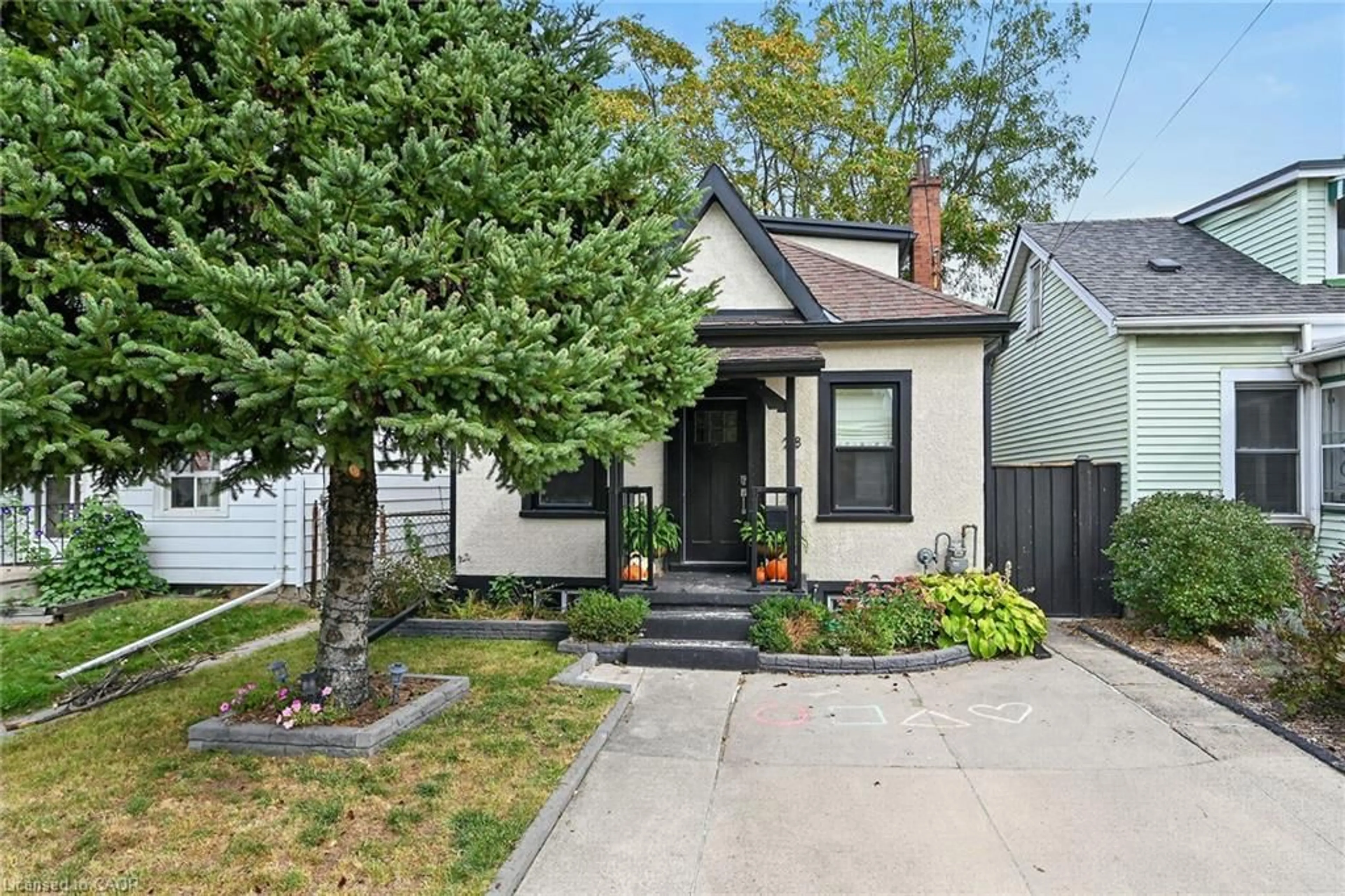 Home with brick exterior material, street for 28 Baker St, Hamilton Ontario L8R 1V3