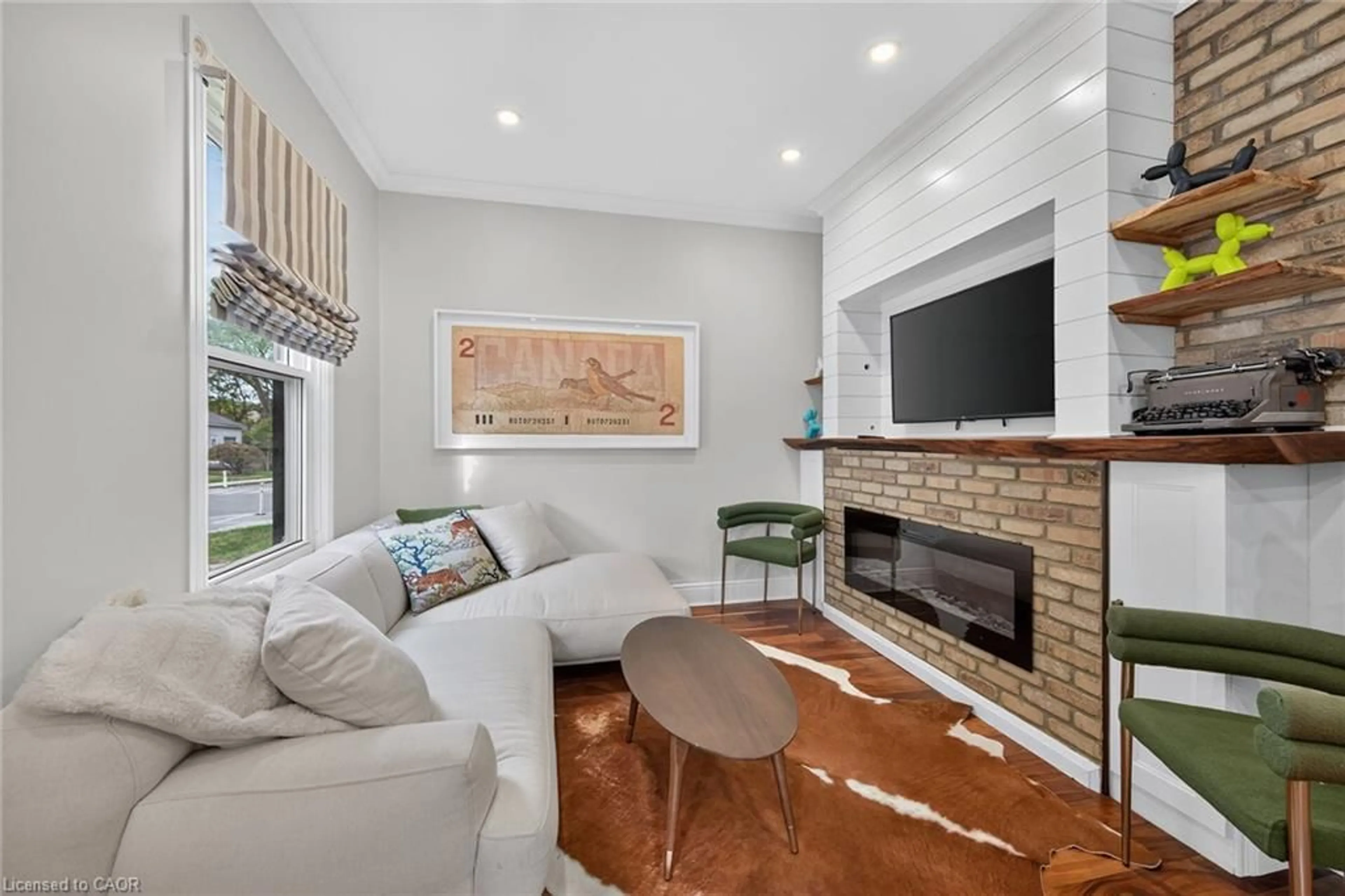 Living room with furniture, unknown for 28 Baker St, Hamilton Ontario L8R 1V3