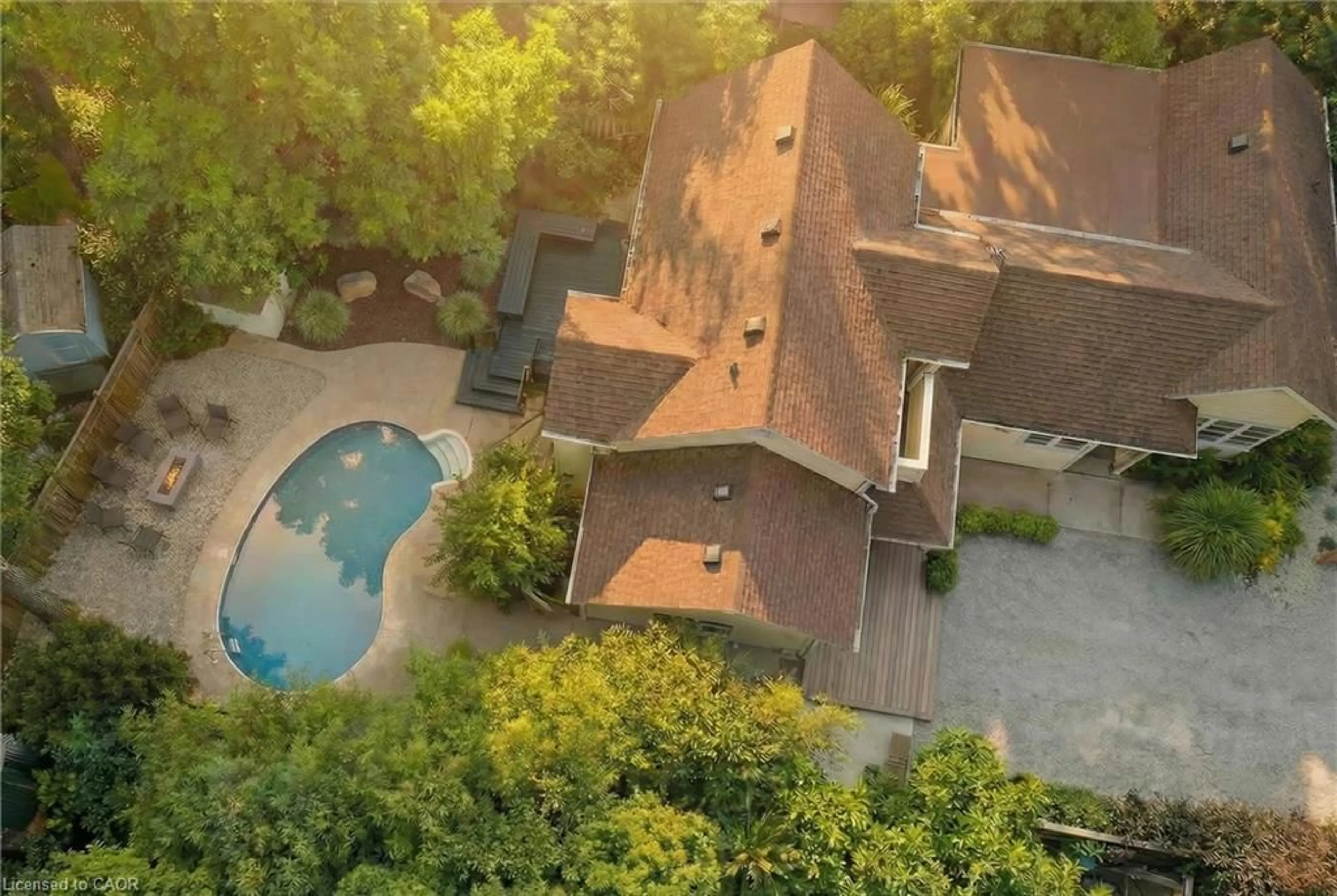 A pic from outside/outdoor area/front of a property/back of a property/a pic from drone, unknown for 59 Shakespeare Ave, Niagara-on-the-Lake Ontario L0S 1J0