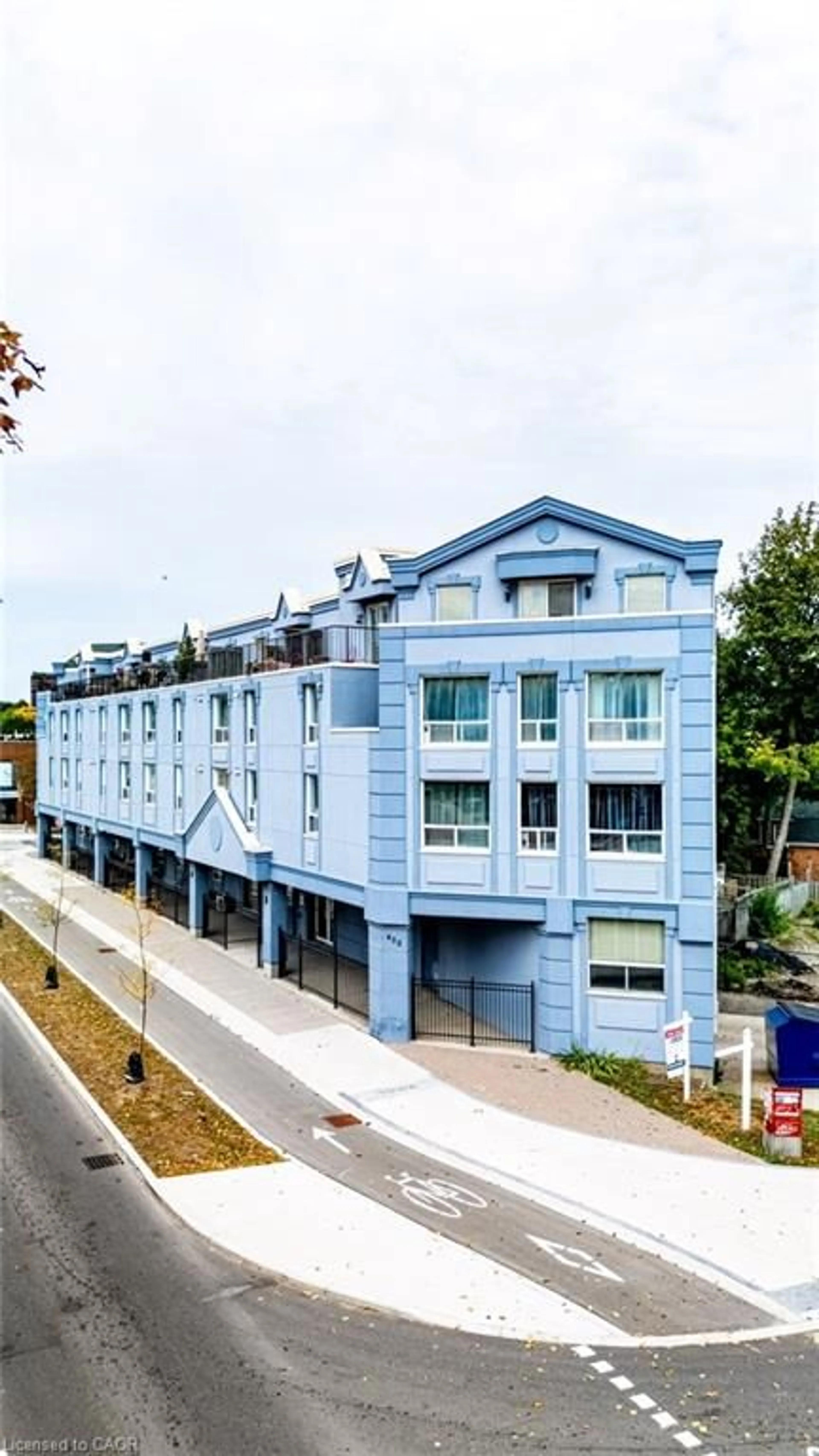 A pic from outside/outdoor area/front of a property/back of a property/a pic from drone, building for 400 York Blvd #407, Hamilton Ontario L8R 3M5