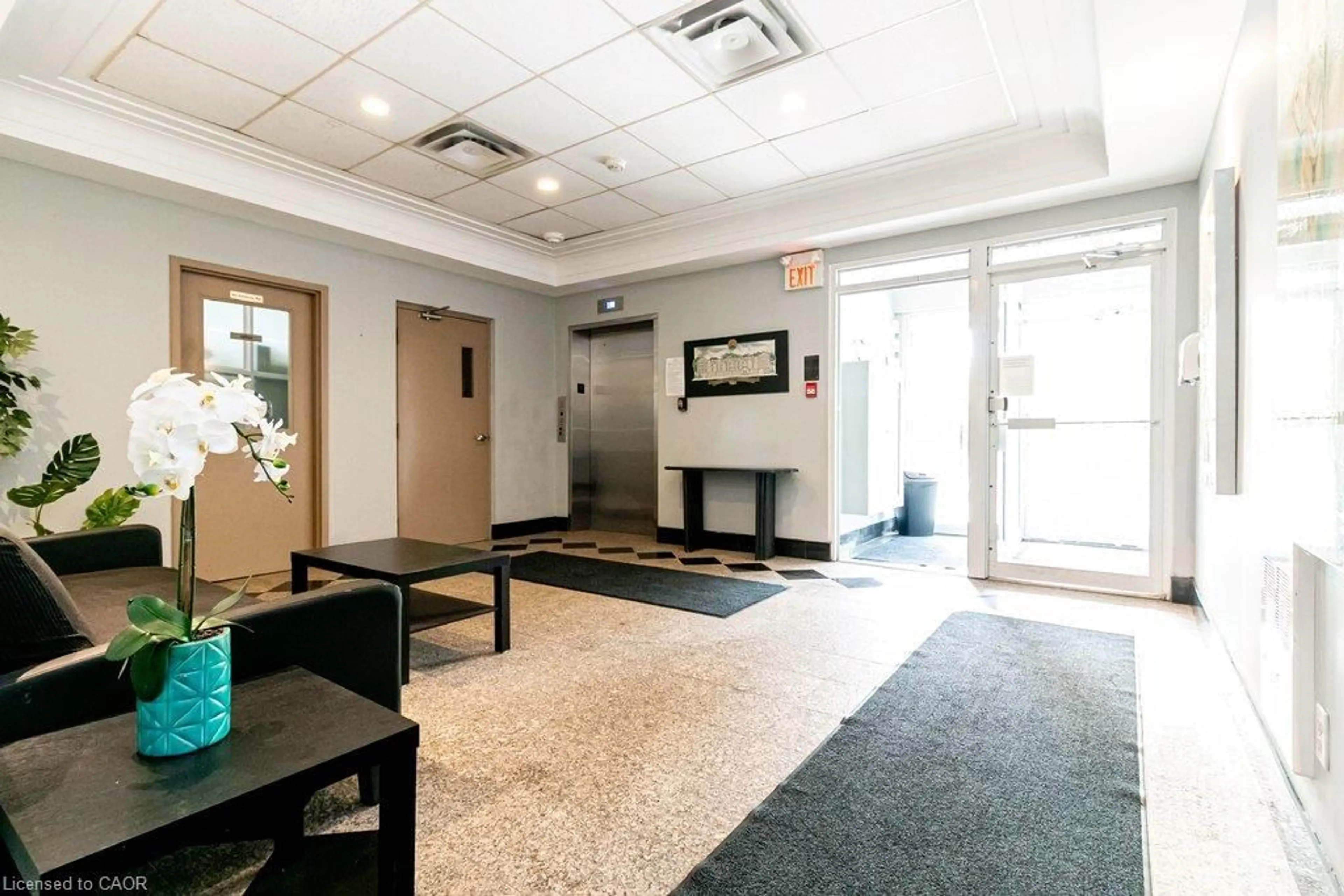 Lobby for 400 York Blvd #407, Hamilton Ontario L8R 3M5