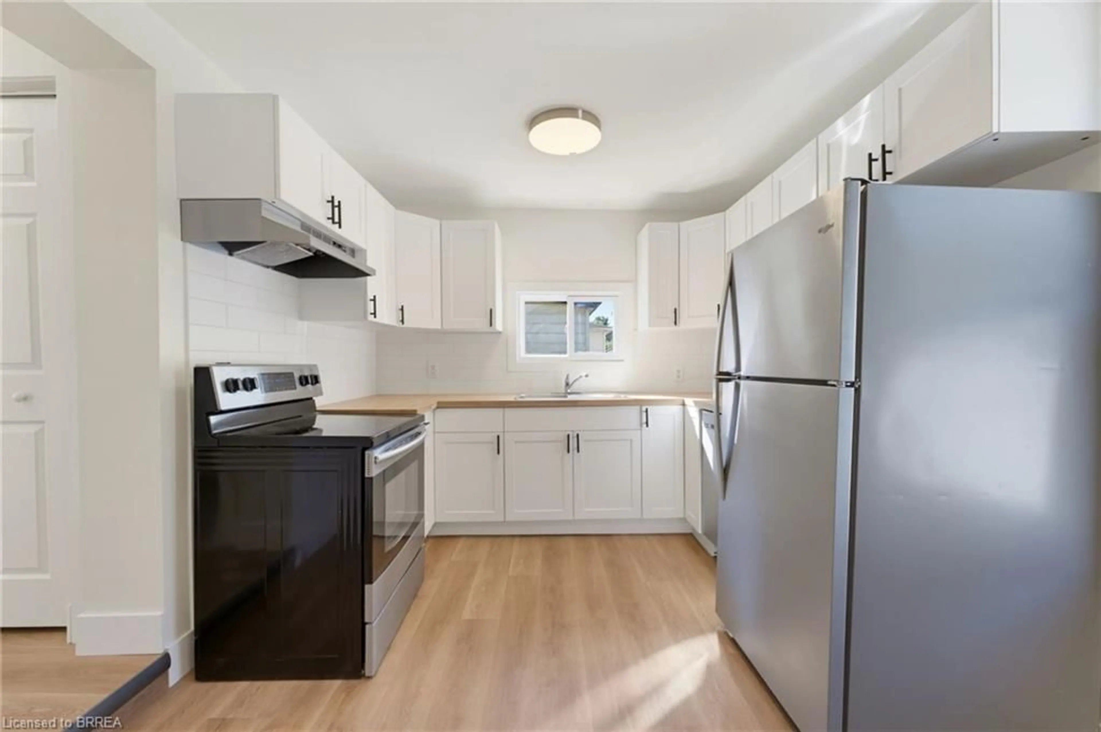 Standard kitchen, unknown for 48 Maitland St, Brantford Ontario N3S 6L1