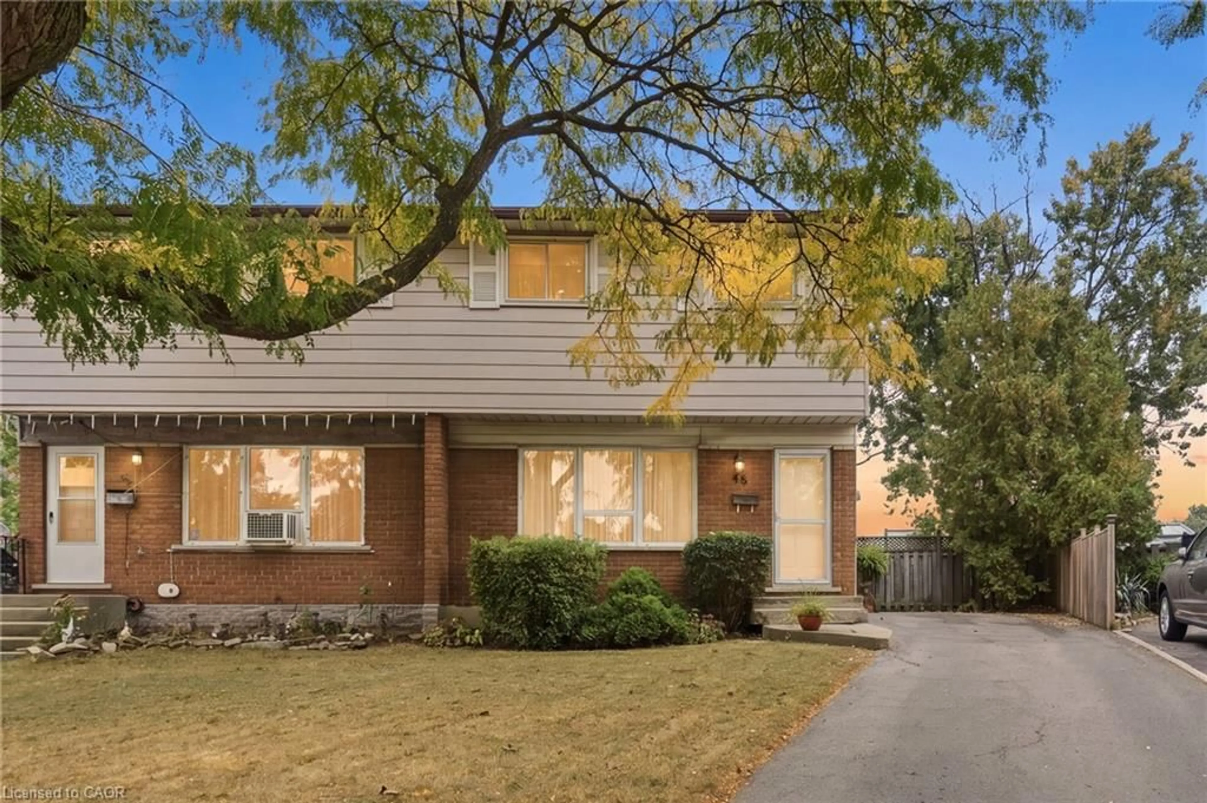 Home with brick exterior material, street for 48 Raleigh Crt, Hamilton Ontario L8W 1H1