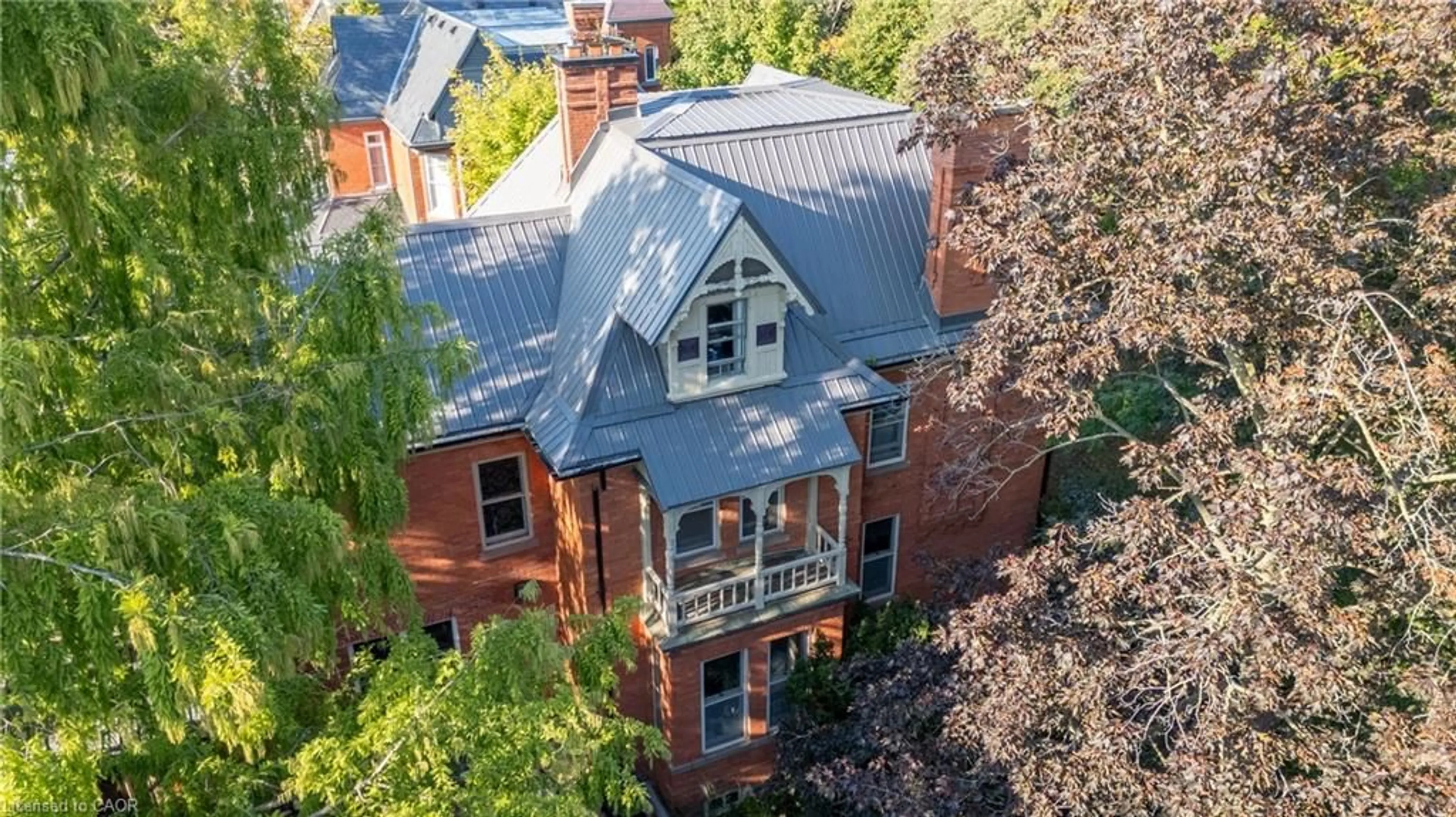 A pic from outside/outdoor area/front of a property/back of a property/a pic from drone, unknown for 105 Vansittart Ave, Woodstock Ontario N4S 6E5