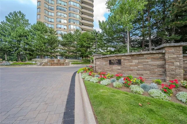 6 Willow St #602, Waterloo 2