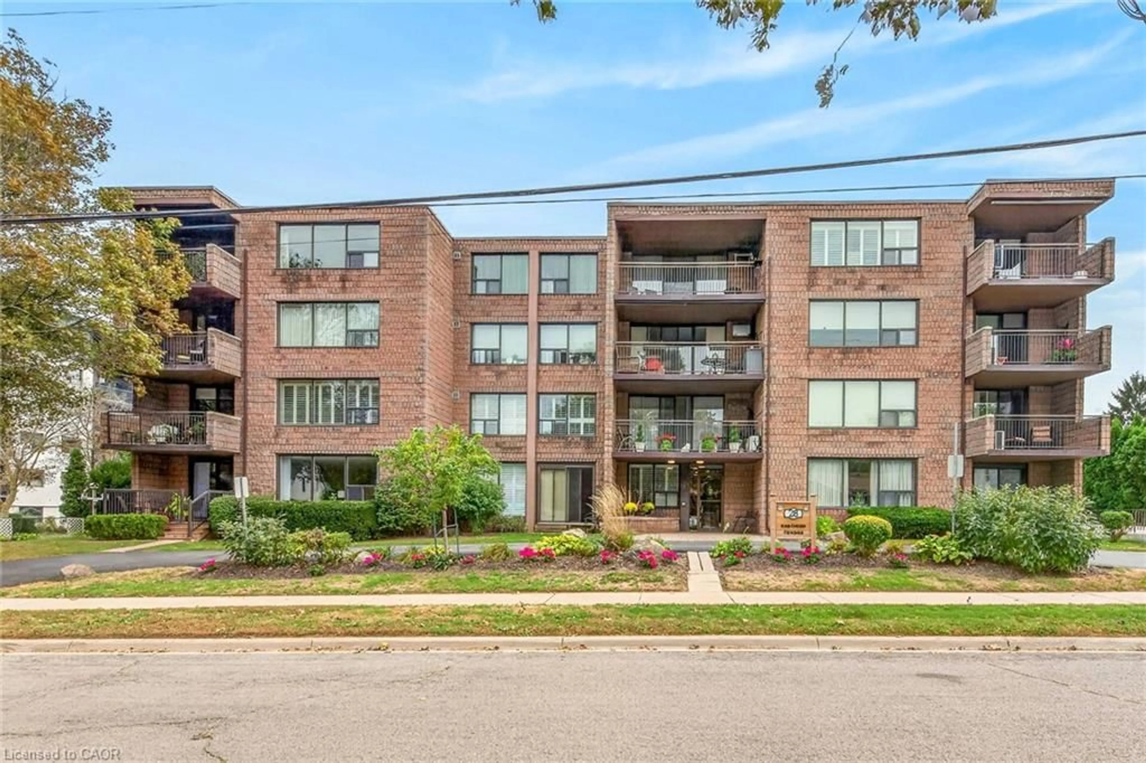 Home with brick exterior material, unknown for 28 Robinson St #101, Grimsby Ontario L3M 3C9