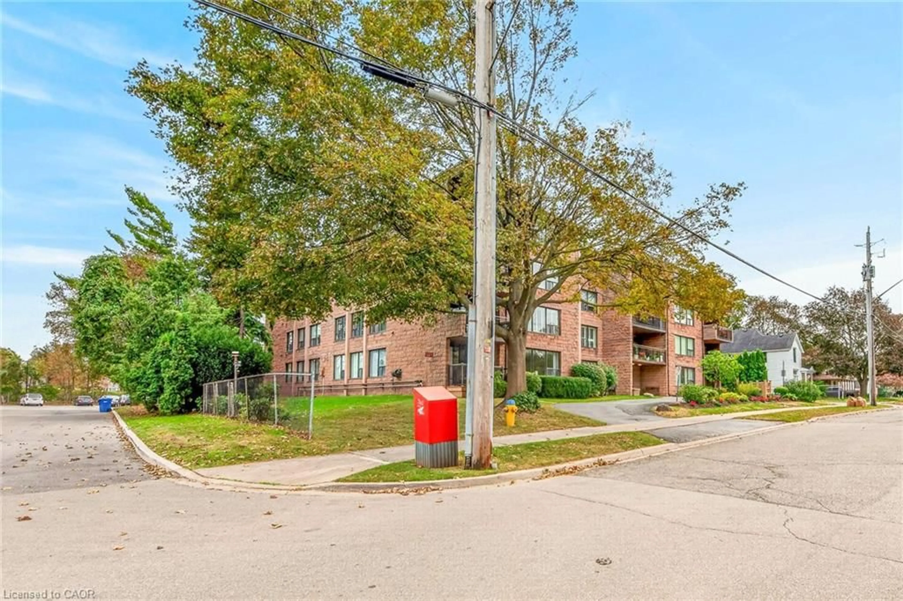 Unknown for 28 Robinson St #101, Grimsby Ontario L3M 3C9