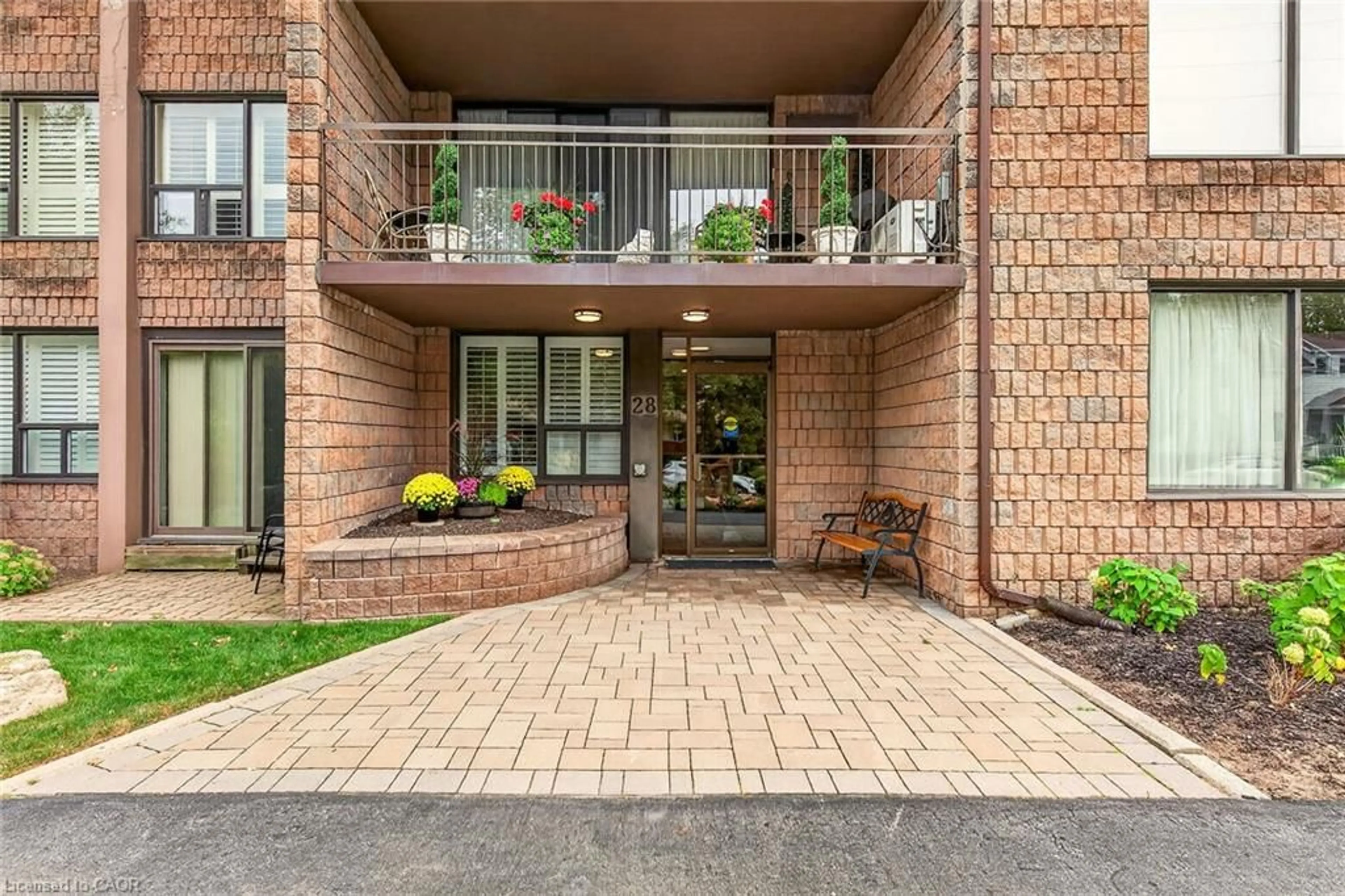 Unknown for 28 Robinson St #101, Grimsby Ontario L3M 3C9