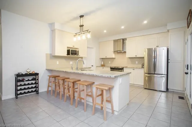 217 Woodway Trail, Simcoe 5