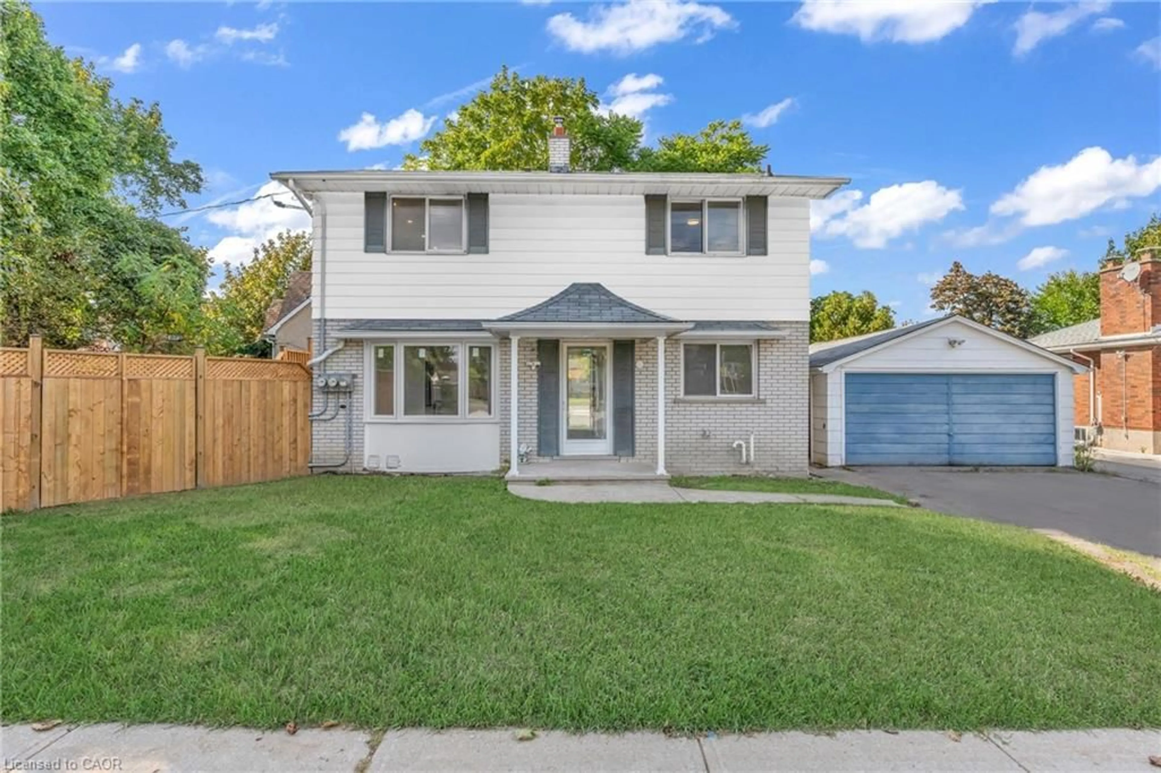 Home with vinyl exterior material, street for 113 Green Rd, Hamilton Ontario L8G 3W9