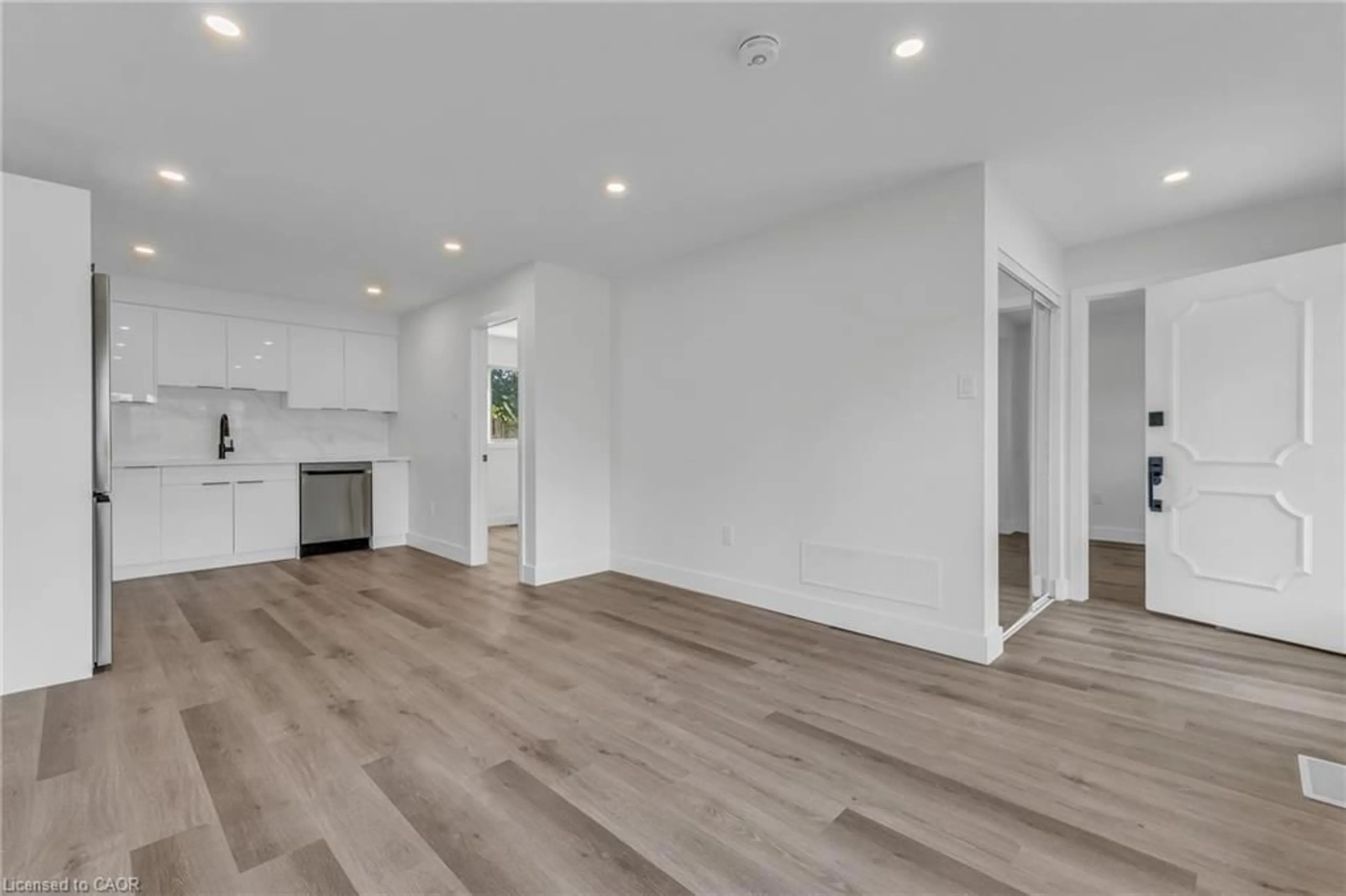 A pic of a room for 113 Green Rd, Hamilton Ontario L8G 3W9