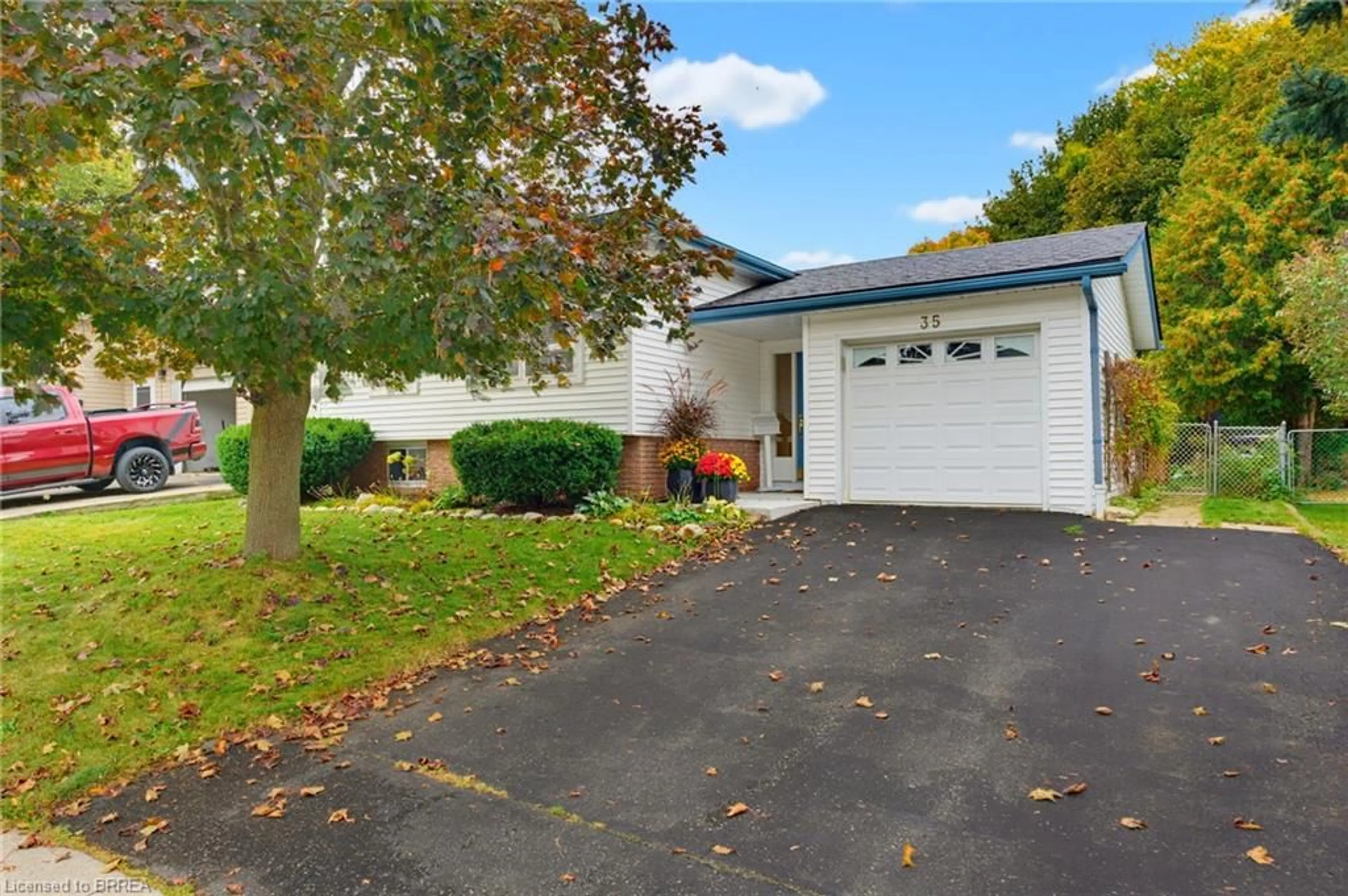 Unknown for 35 Scott Rd, Cambridge Ontario N3C 2X5