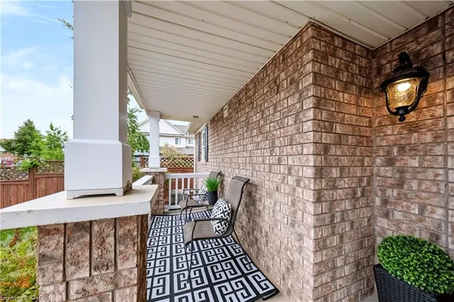 1630 Cartwright Cres, Milton 5