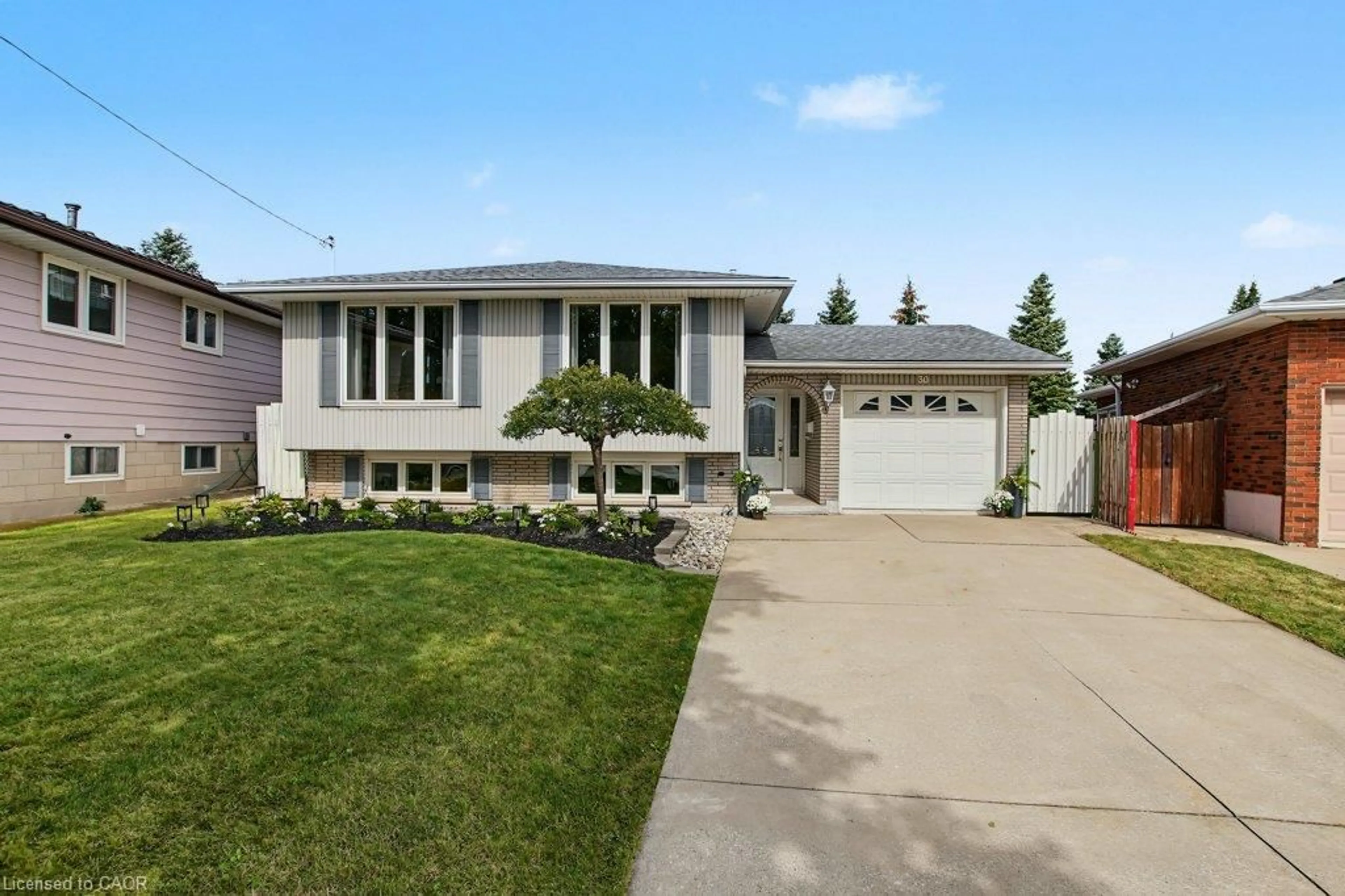 Home with vinyl exterior material, street for 30 Catalina Dr, Hamilton Ontario L8G 2M5