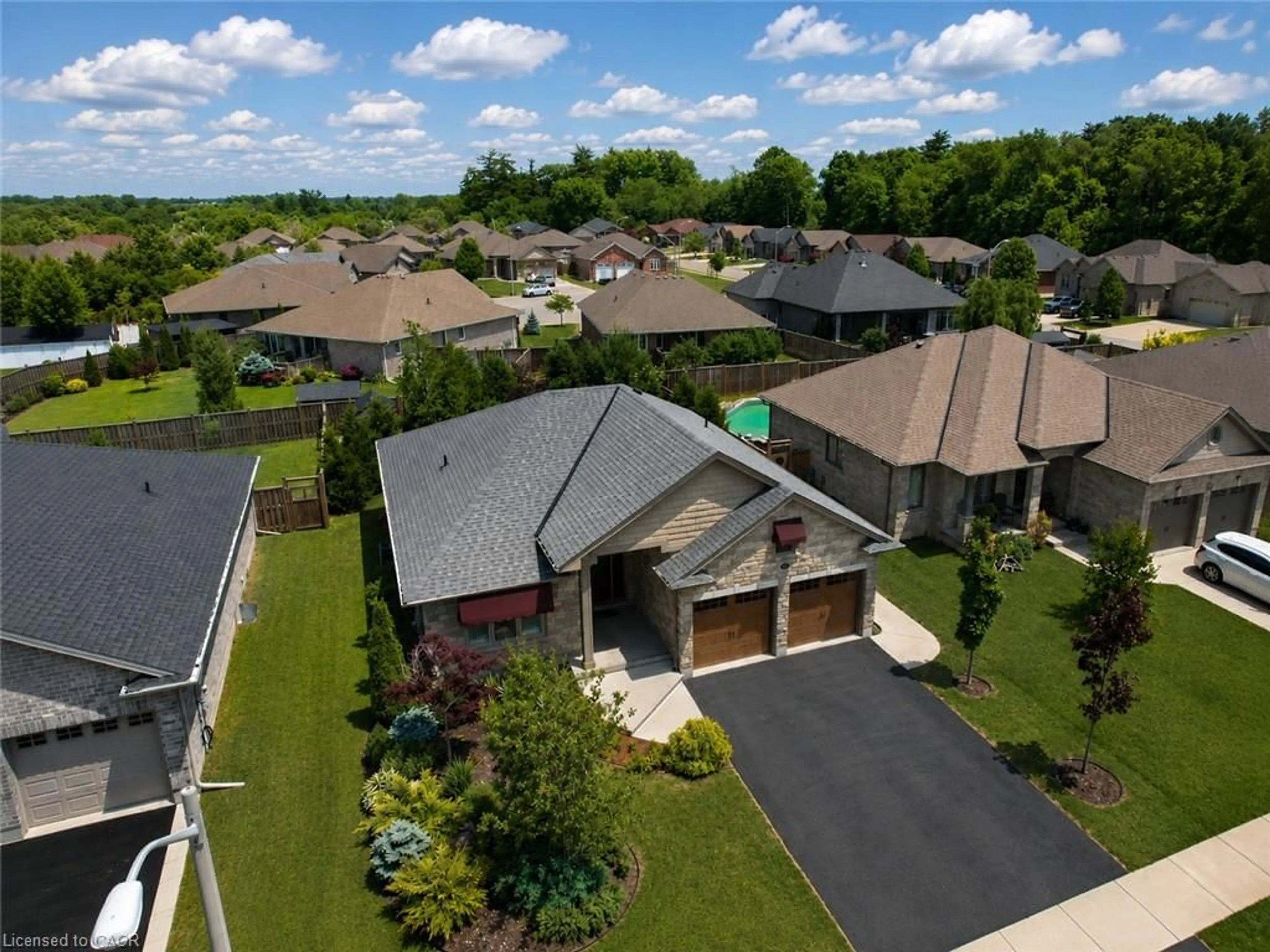 A pic from outside/outdoor area/front of a property/back of a property/a pic from drone, unknown for 98 Allandale Cres, Simcoe Ontario N3Y 0B4