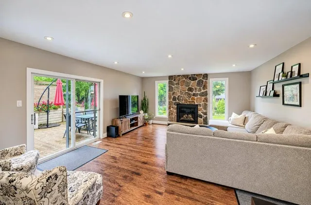 37 Margaret Ave, Waterloo 2