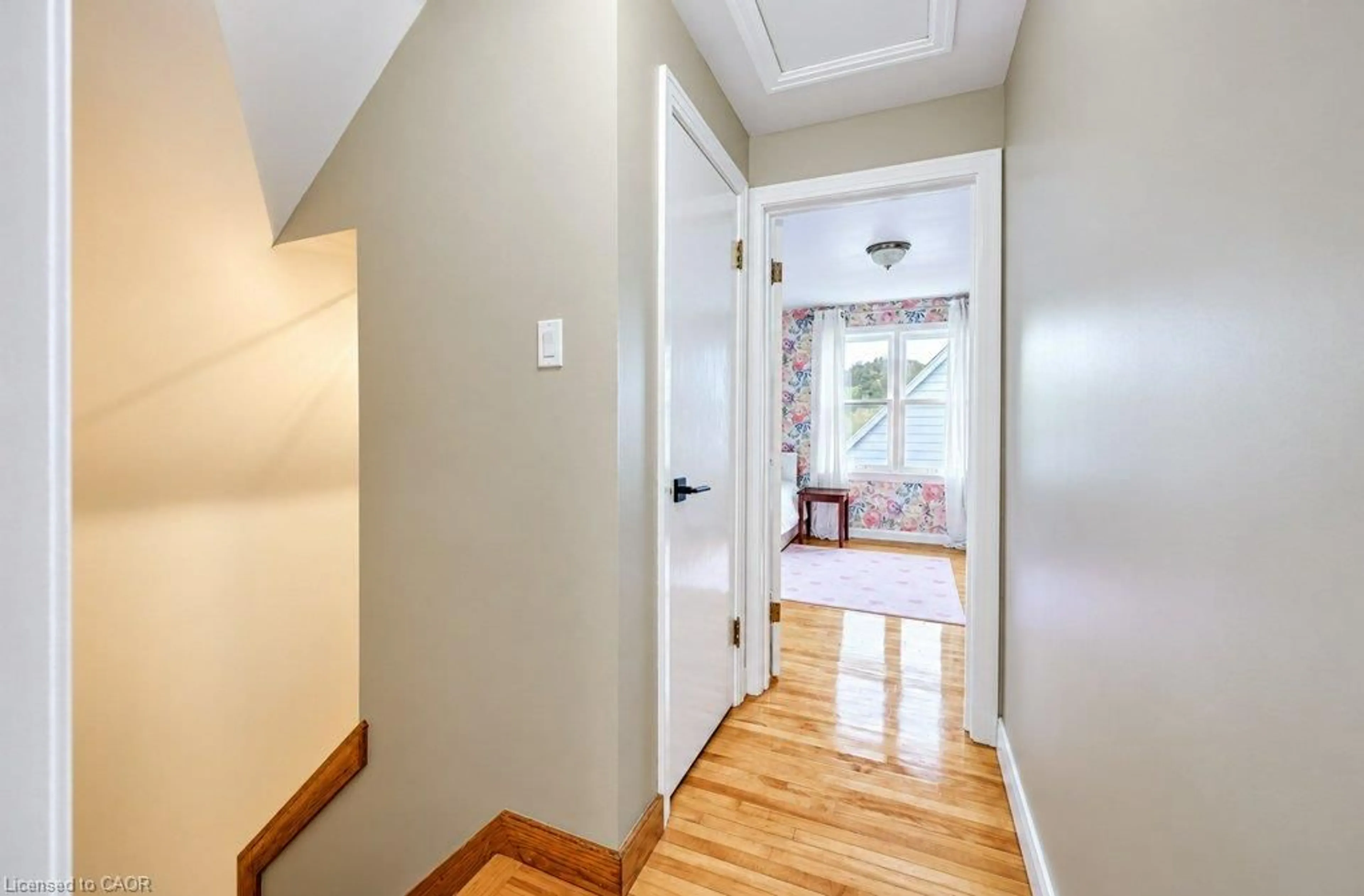 Indoor entryway for 37 Margaret Ave, Waterloo Ontario N2J 3P3