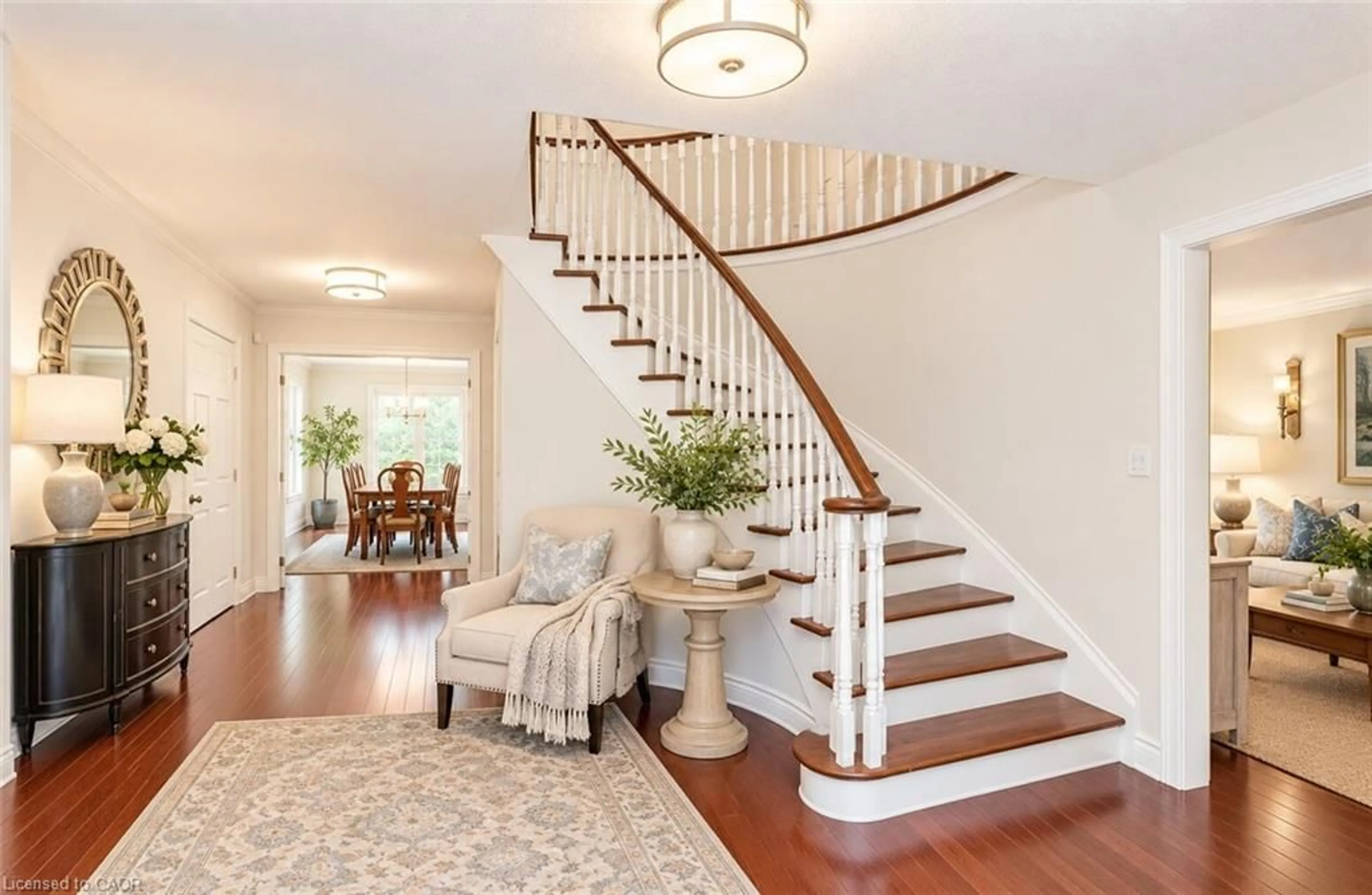 Indoor entryway for 500 Blenheim Cres, Oakville Ontario L6J 6P7