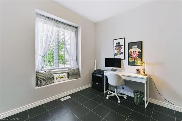 244 Dundas St #22, Paris 5