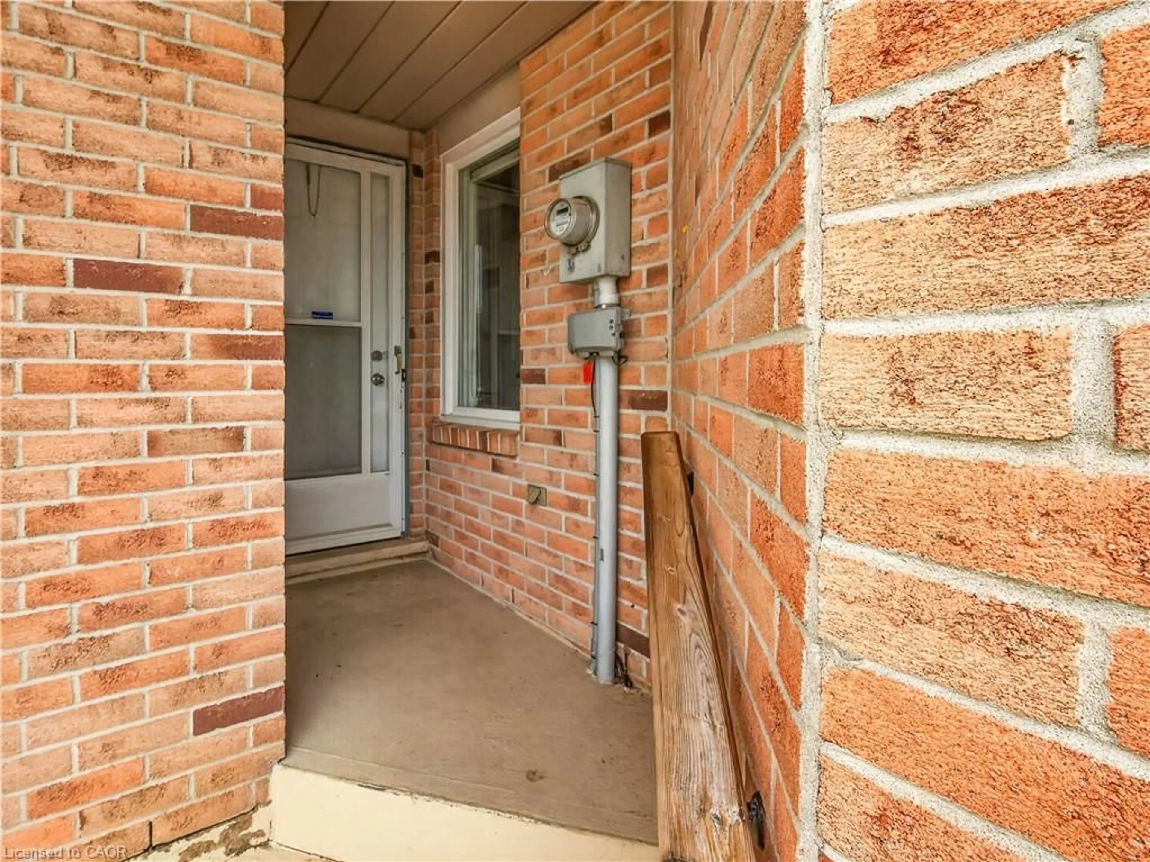 Indoor entryway for 4459 Christopher Crt, Beamsville Ontario L3J 0E1