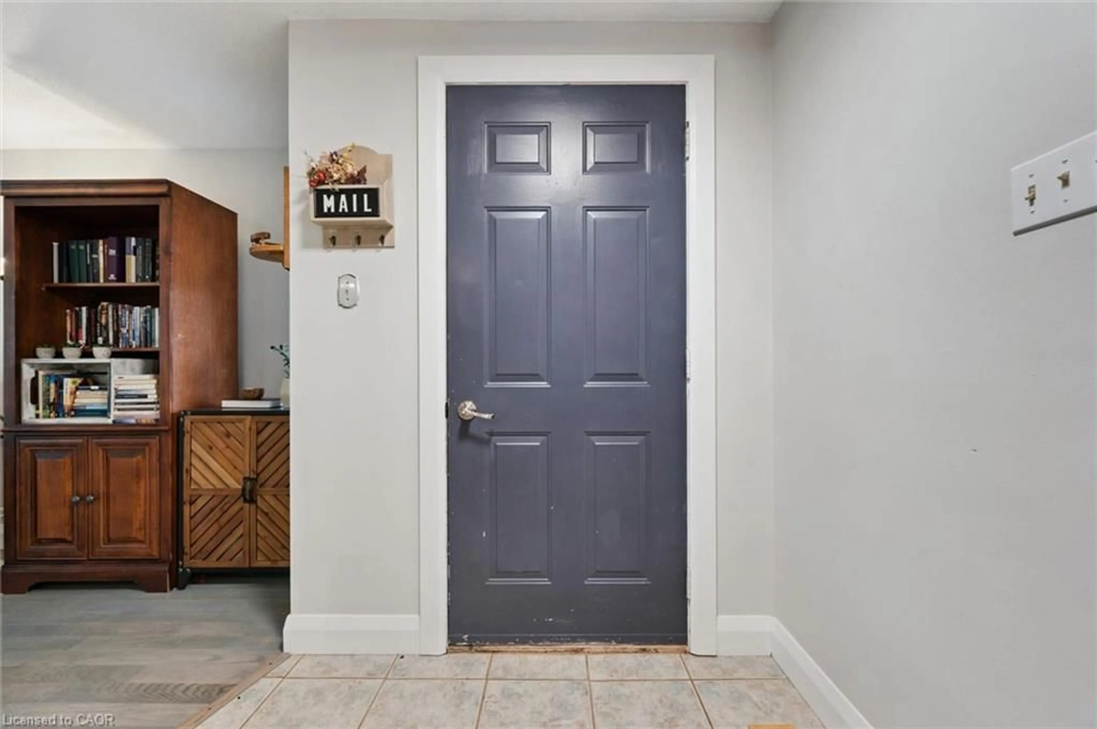 Indoor entryway for 339 Strathallan St, Fergus Ontario N1M 3K8