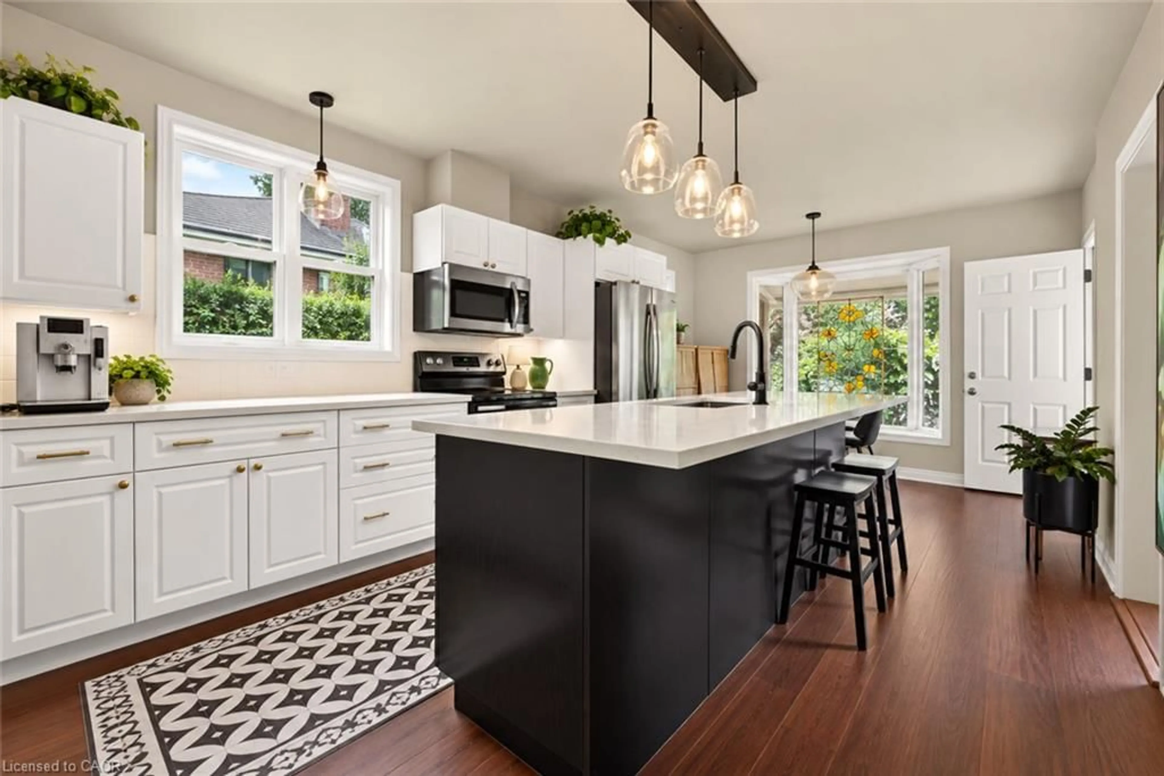 Open concept kitchen, ceramic/tile floor for 71 Creighton Rd, Dundas Ontario L9H 6E3
