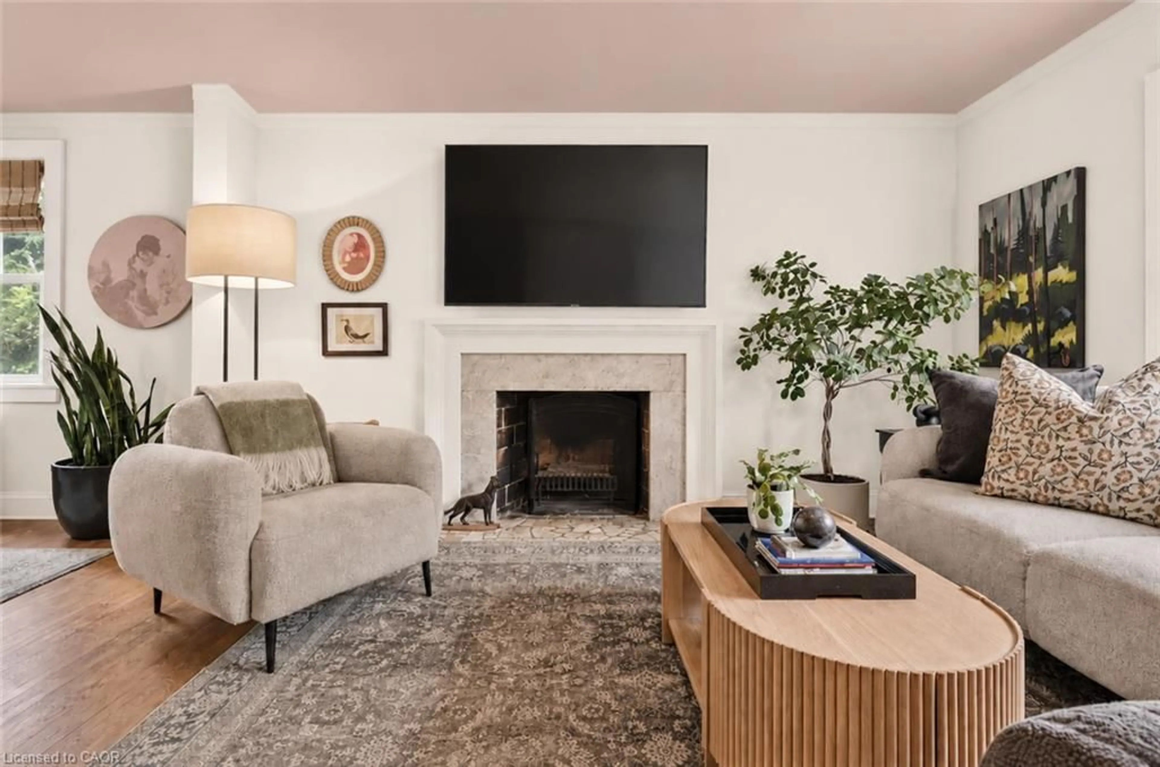 Living room with furniture, unknown for 71 Creighton Rd, Dundas Ontario L9H 6E3