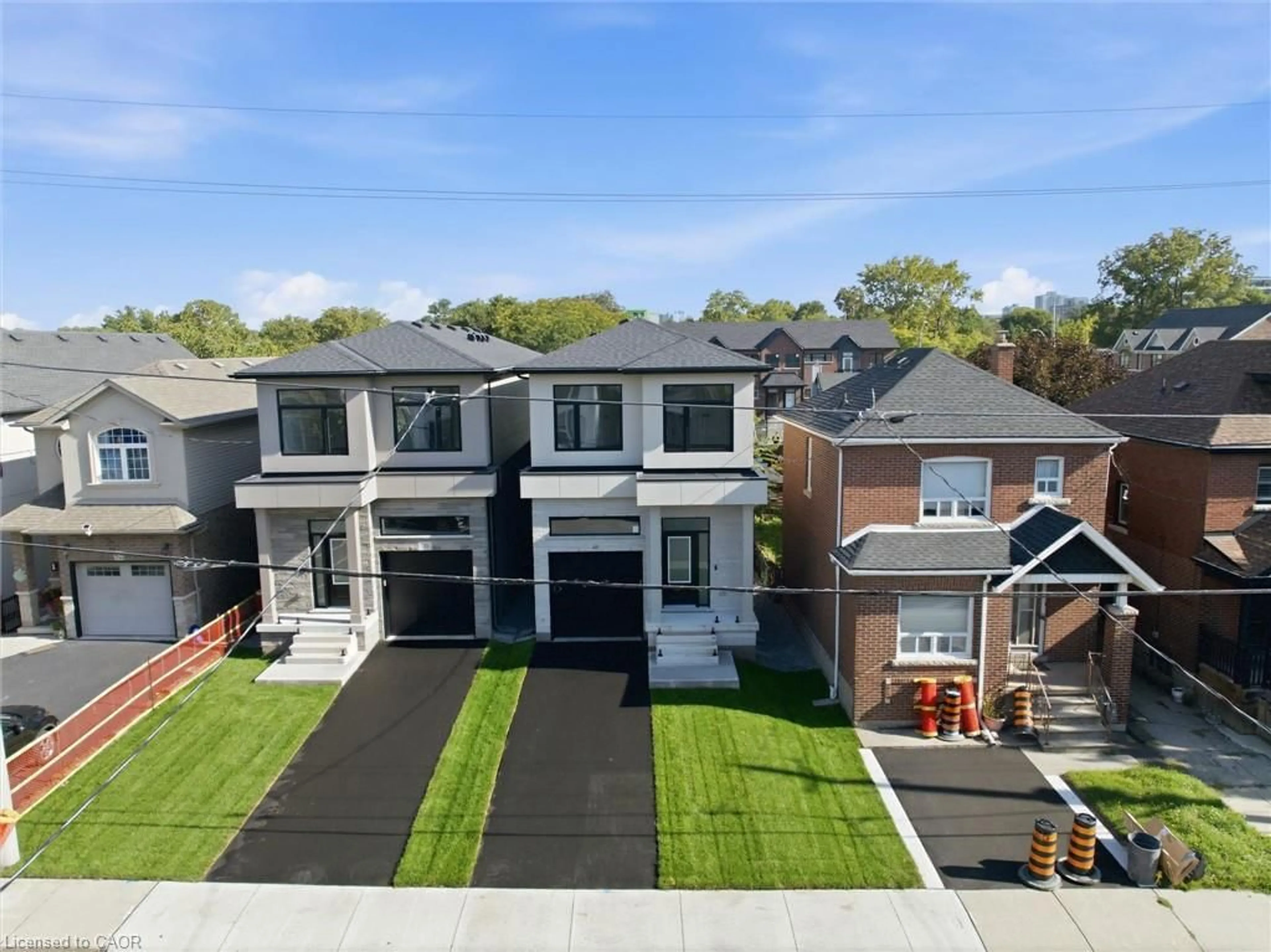 A pic from outside/outdoor area/front of a property/back of a property/a pic from drone, street for 48 Melbourne St, Hamilton Ontario L8P 2A6