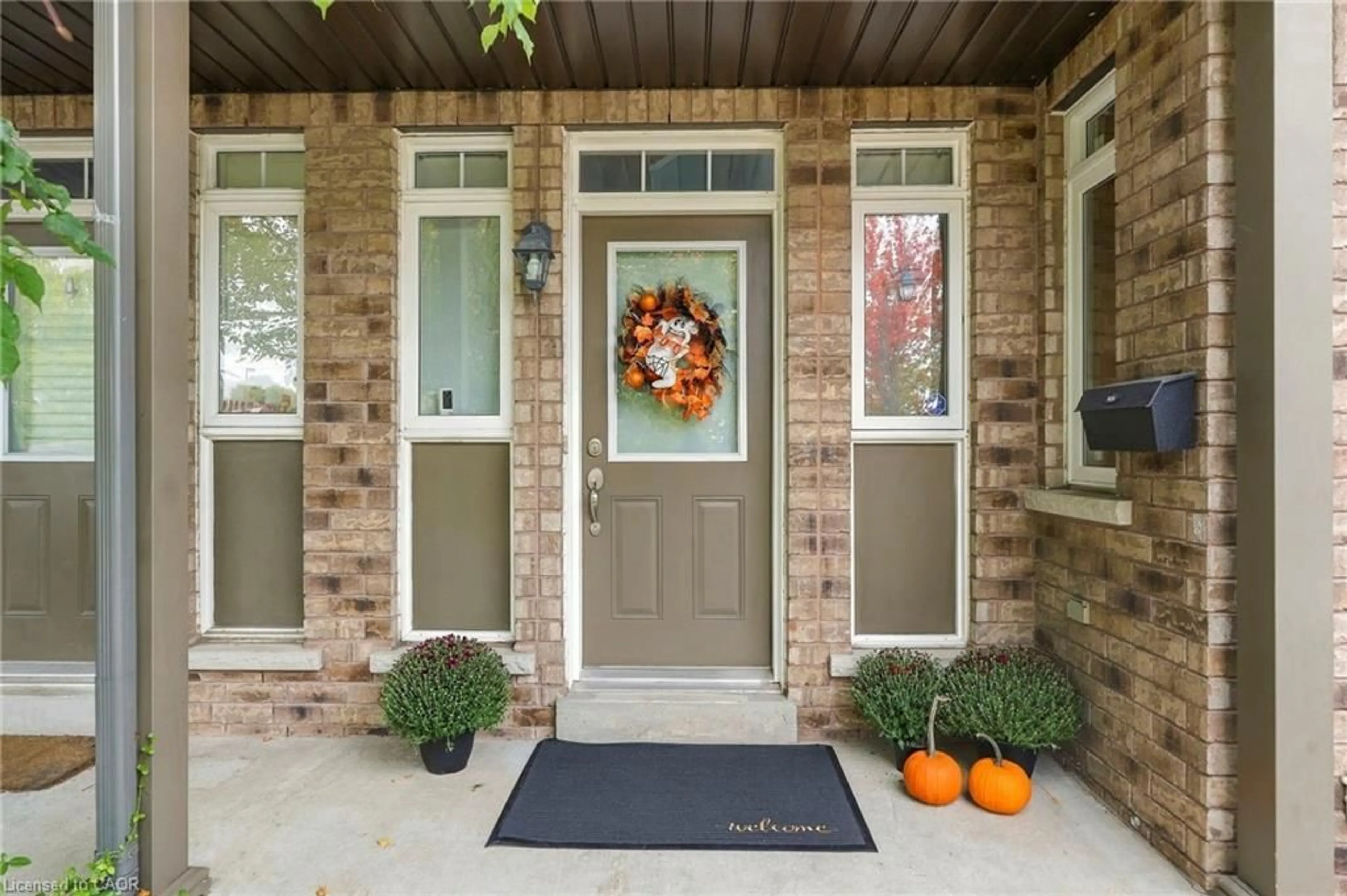 Home with brick exterior material, street for 1076 Ryckman Common, Burlington Ontario L7R 2B6