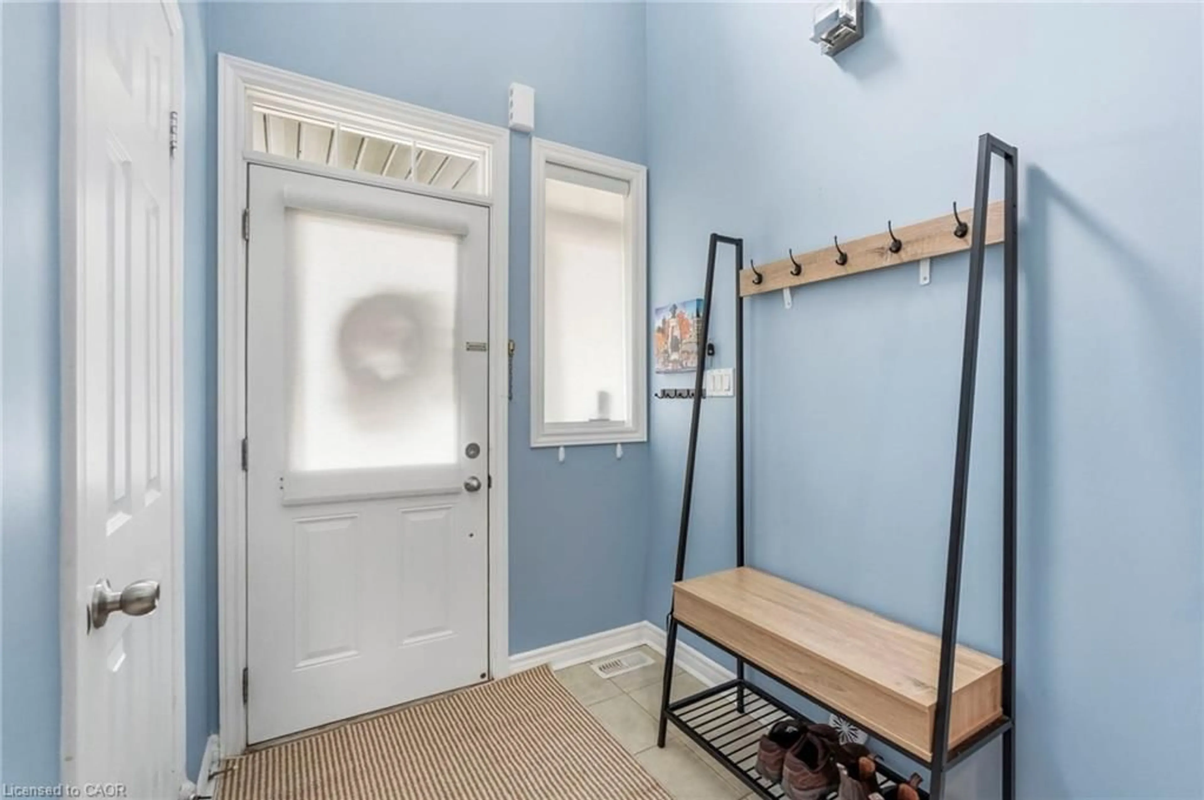Indoor entryway for 1076 Ryckman Common, Burlington Ontario L7R 2B6