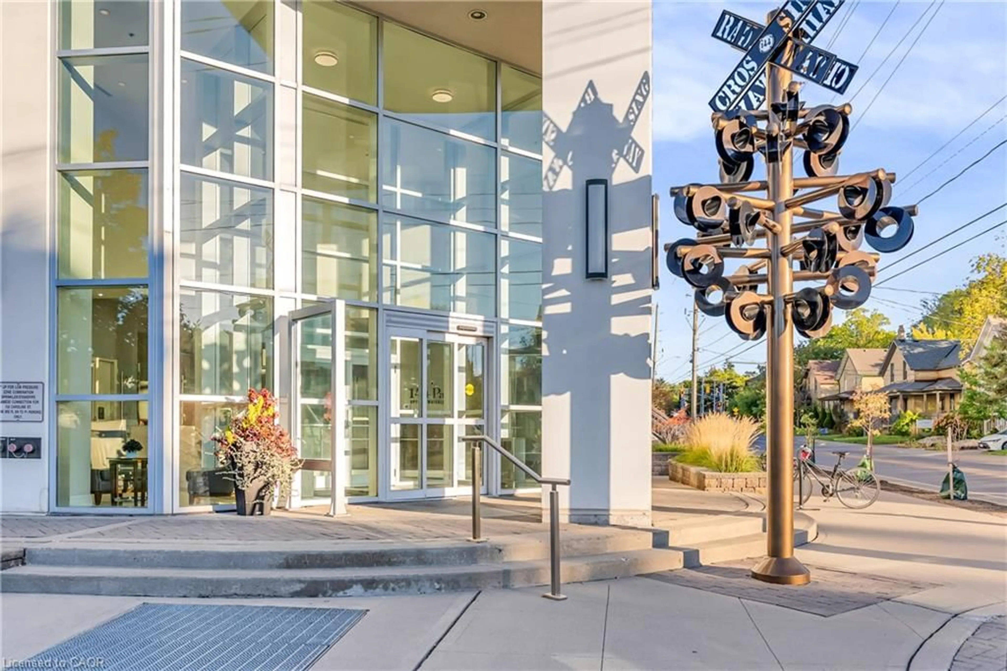 Indoor foyer for 144 Park St #503, Waterloo Ontario N2L 0B6