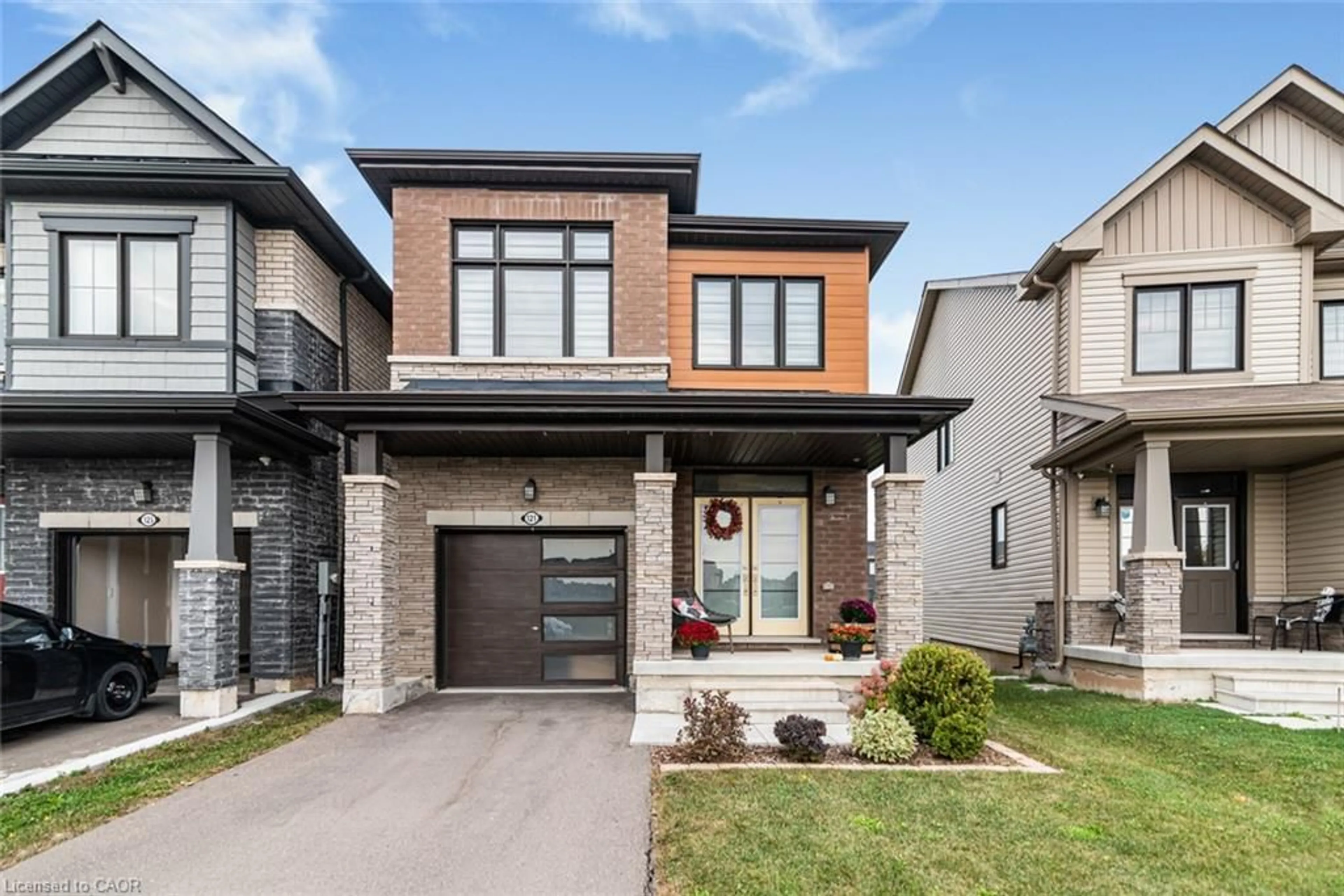 Home with brick exterior material, street for 121 Vanilla Trail, Thorold Ontario L2V 0L1