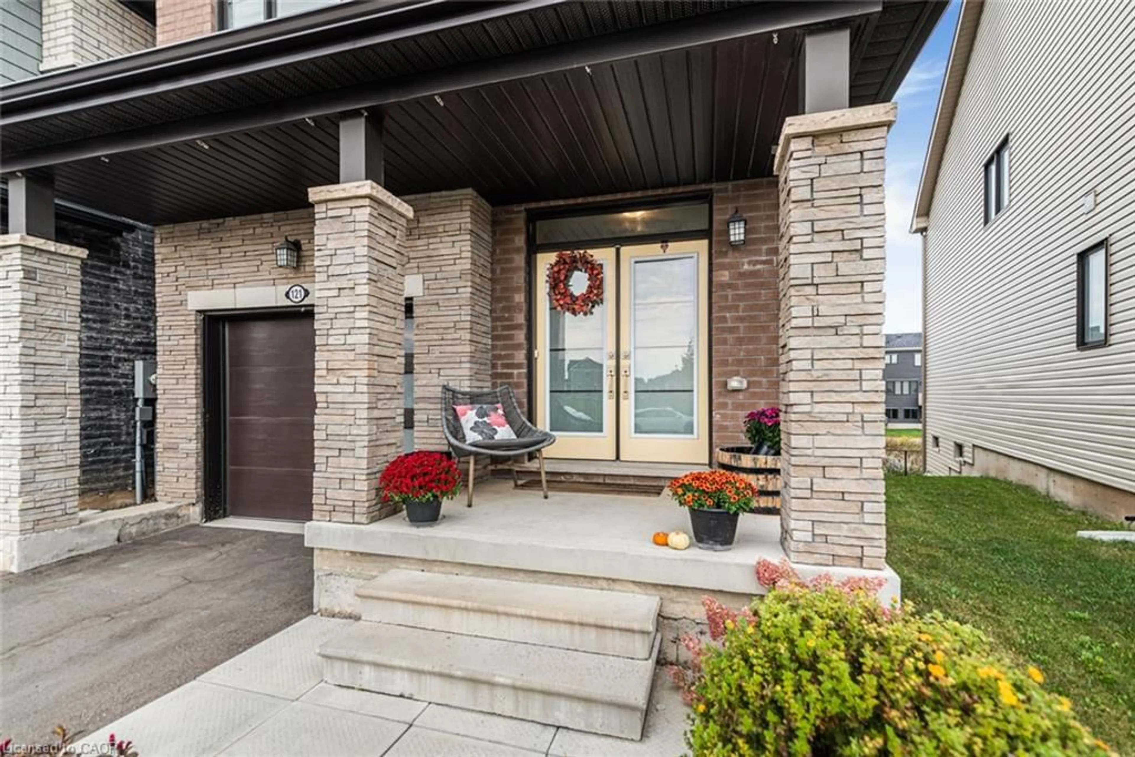 Home with brick exterior material, street for 121 Vanilla Trail, Thorold Ontario L2V 0L1