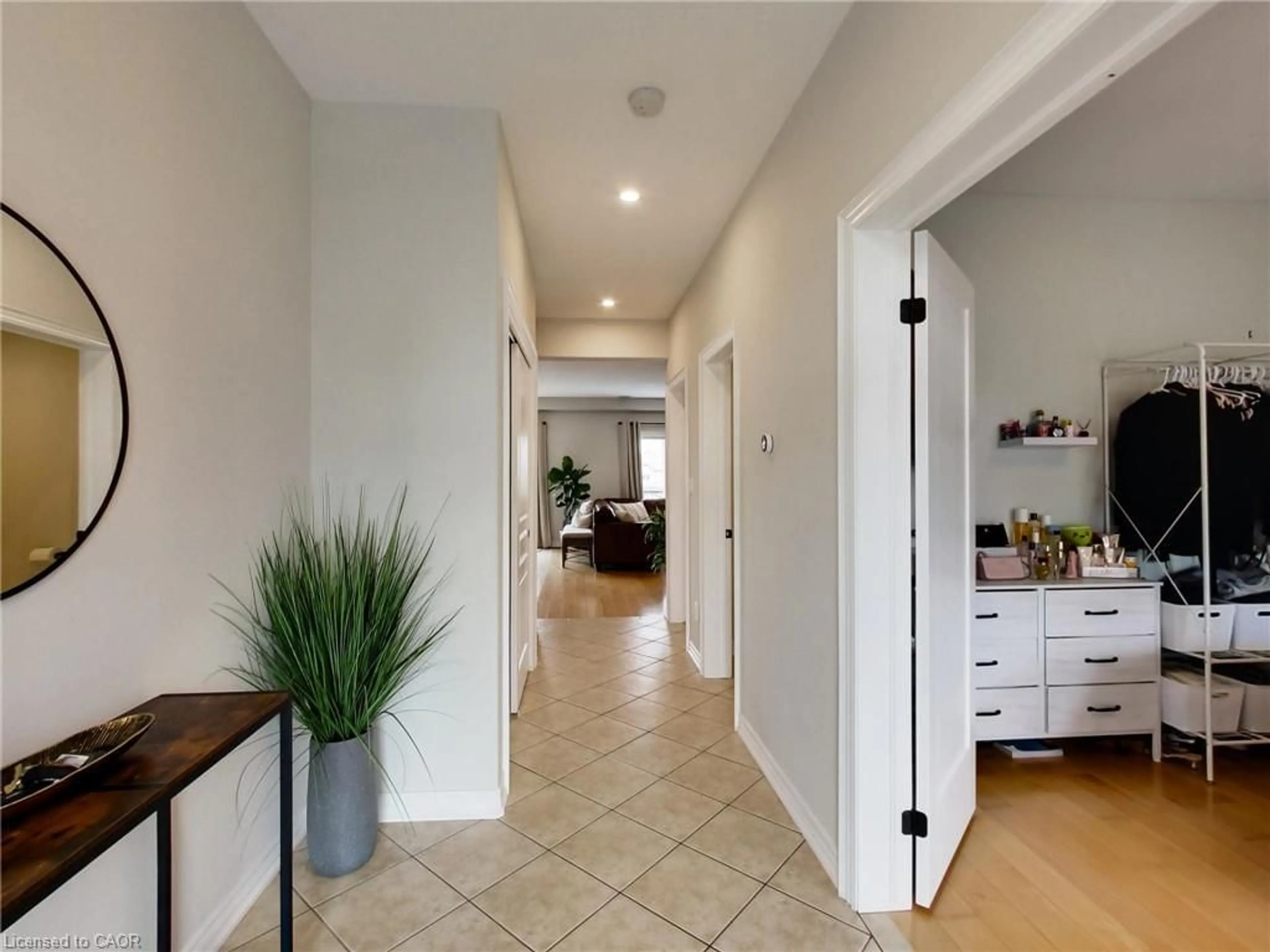 Indoor entryway for 4007 Bush Cres, Beamsville Ontario L3J 0H1
