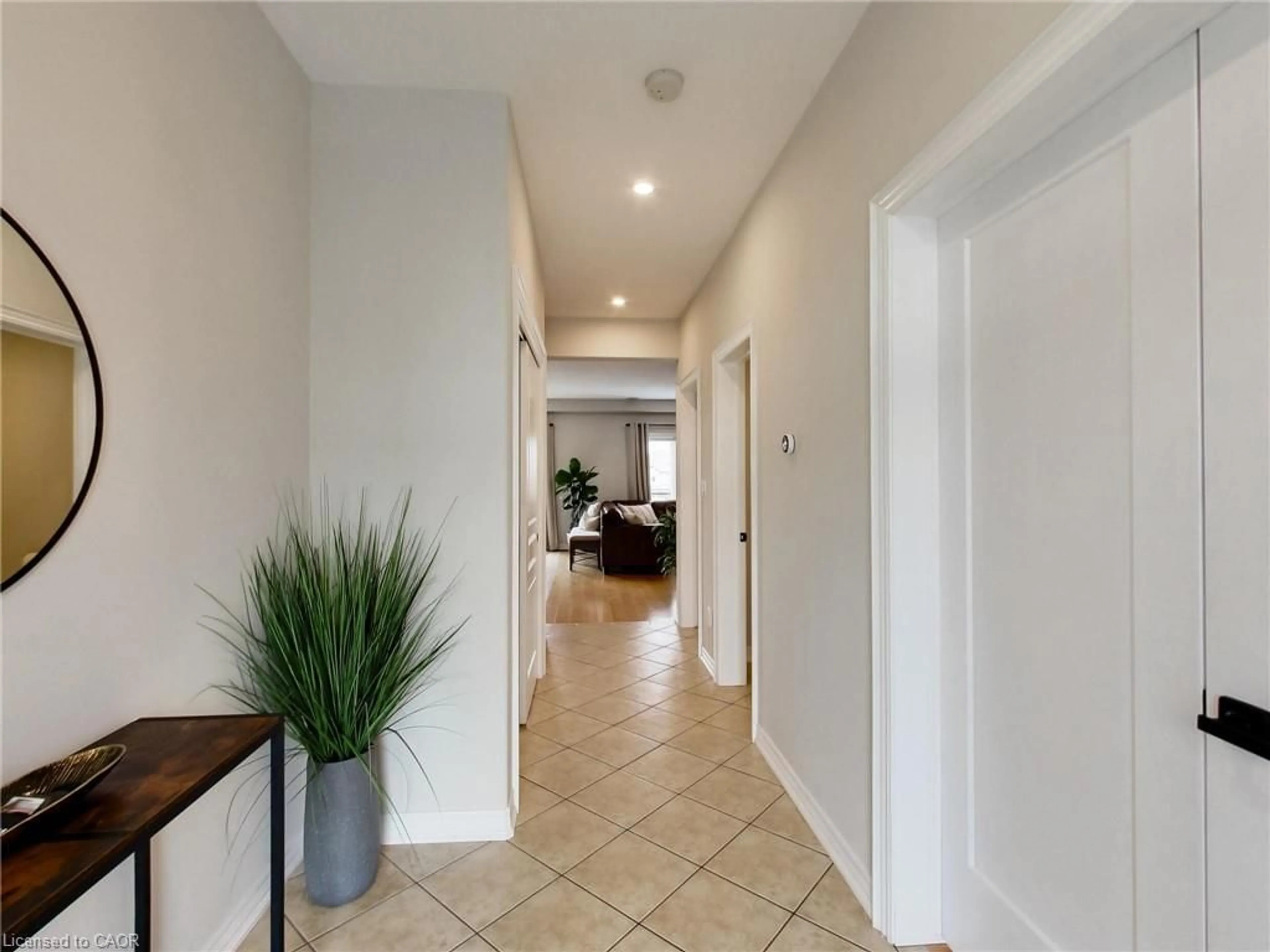 Indoor entryway for 4007 Bush Cres, Beamsville Ontario L3J 0H1