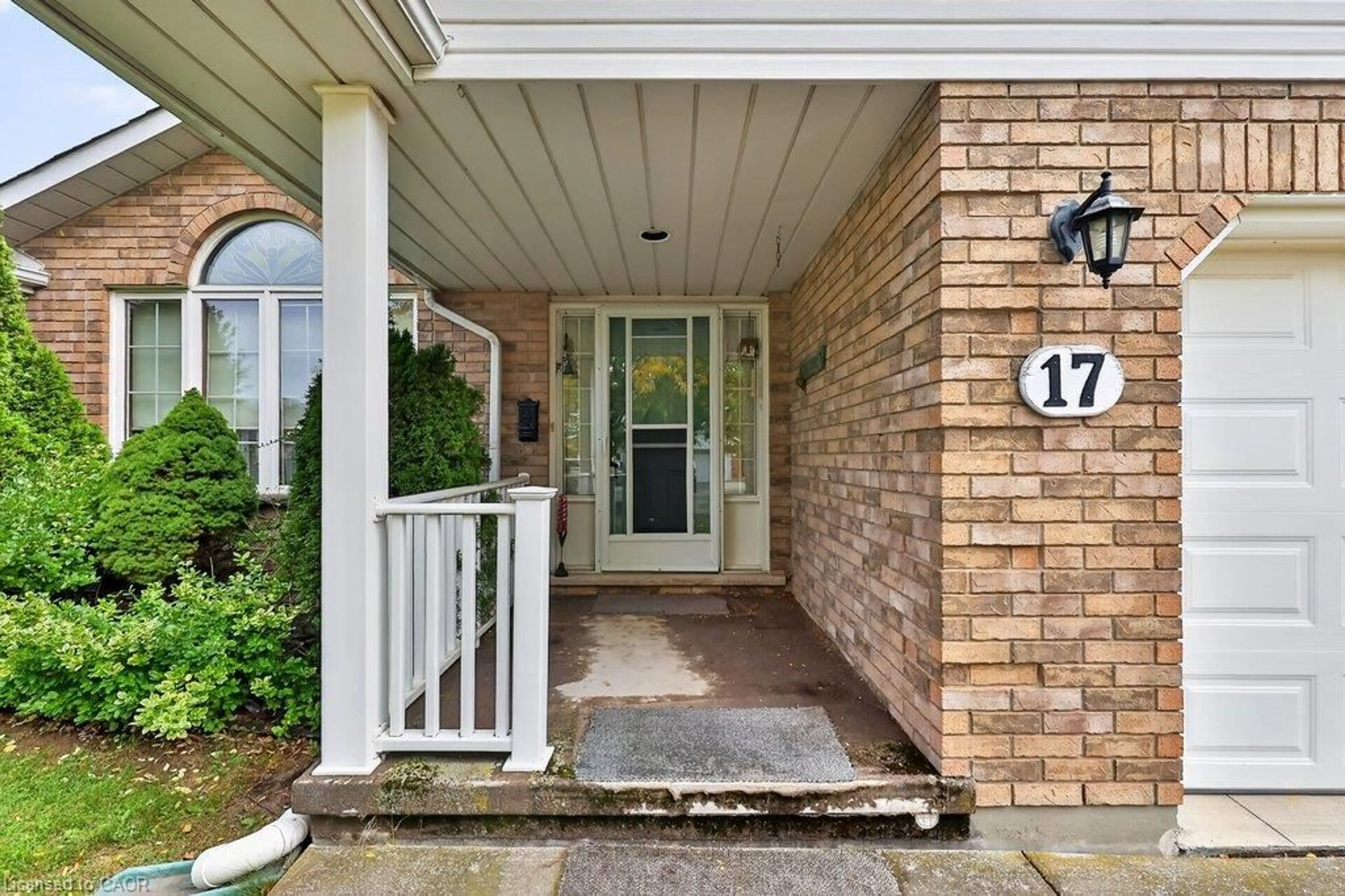 Indoor entryway for 17 Tanner Dr, Pelham Ontario L3E 0N7