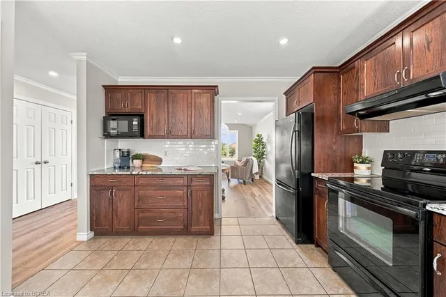 4 Macpherson Dr, Paris 2