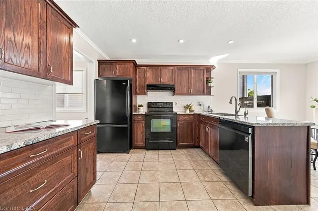4 Macpherson Dr, Paris 4