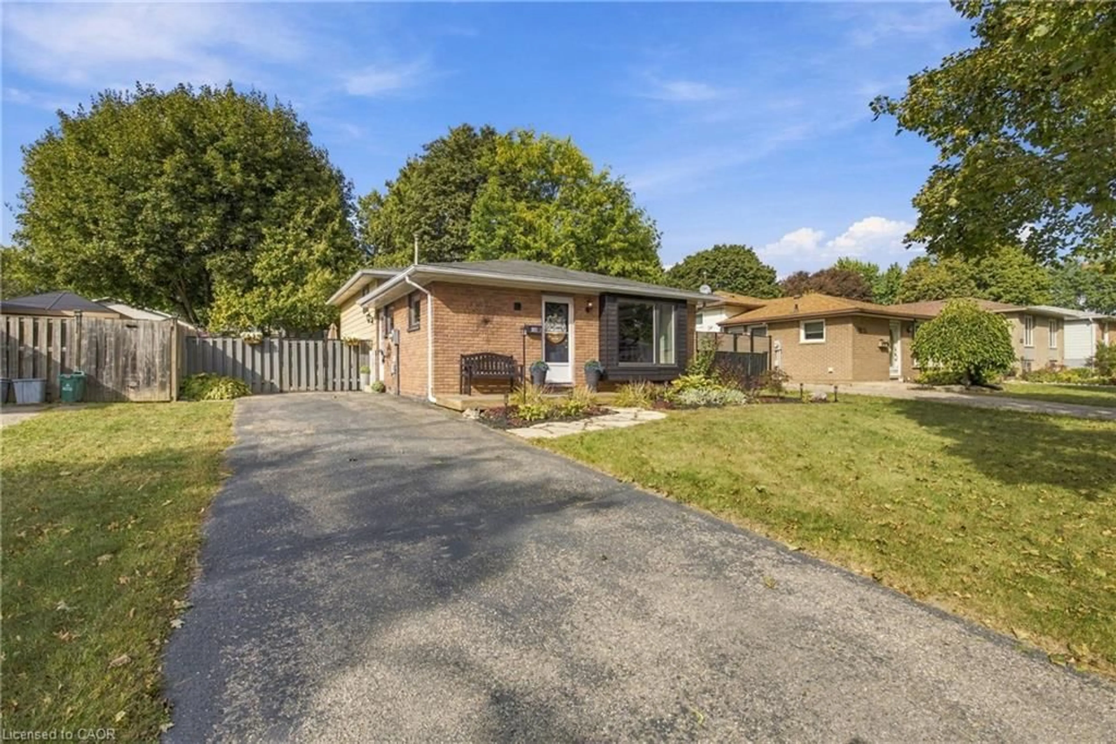 A pic from outside/outdoor area/front of a property/back of a property/a pic from drone, street for 109 Woodlawn Ave, Brantford Ontario N3V 1B4