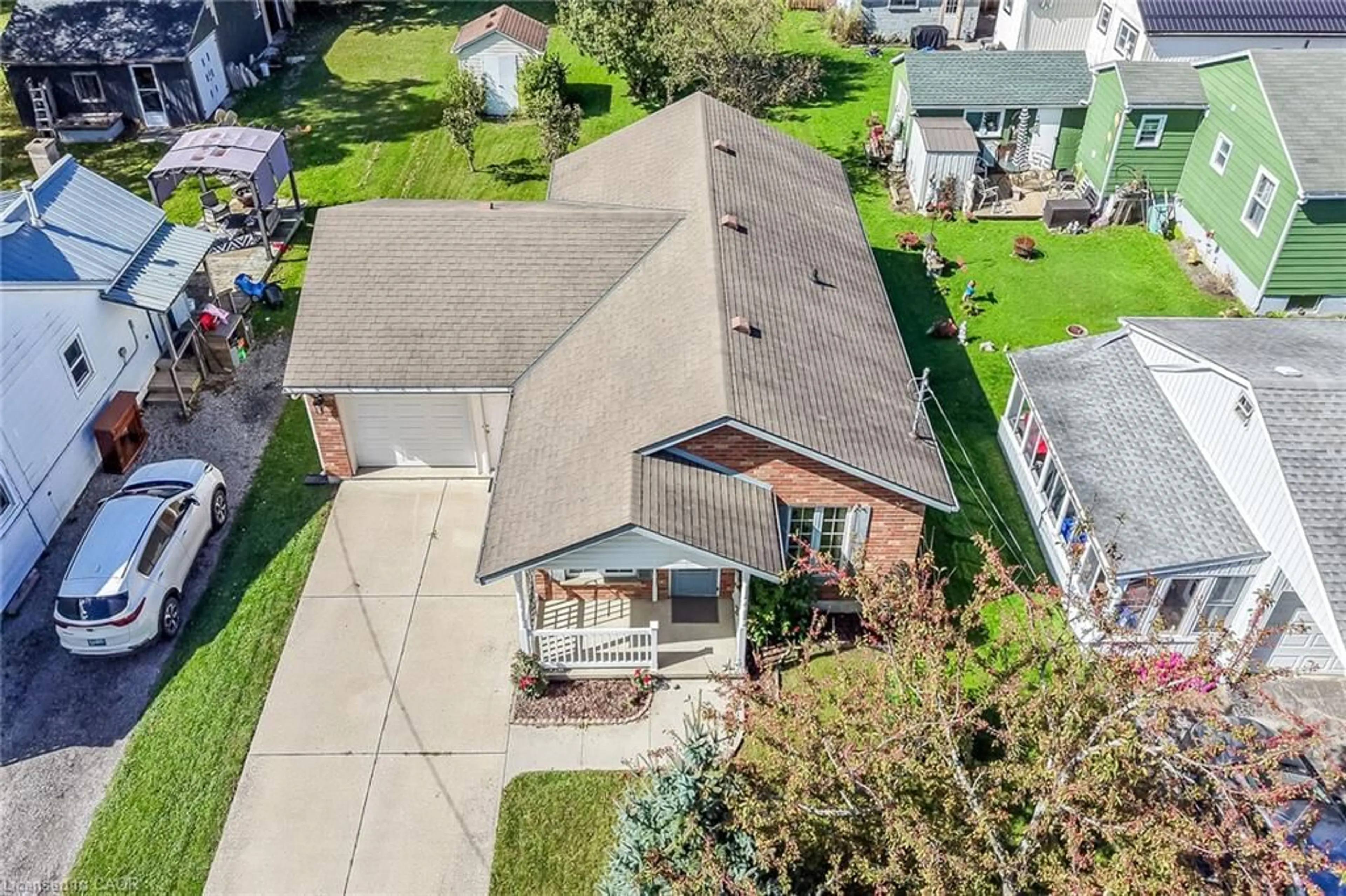 A pic from outside/outdoor area/front of a property/back of a property/a pic from drone, street for 424 John St, Dunnville Ontario N1A 2R2