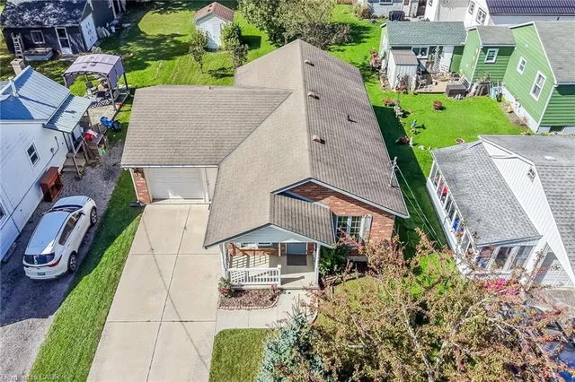 424 John St, Dunnville 4