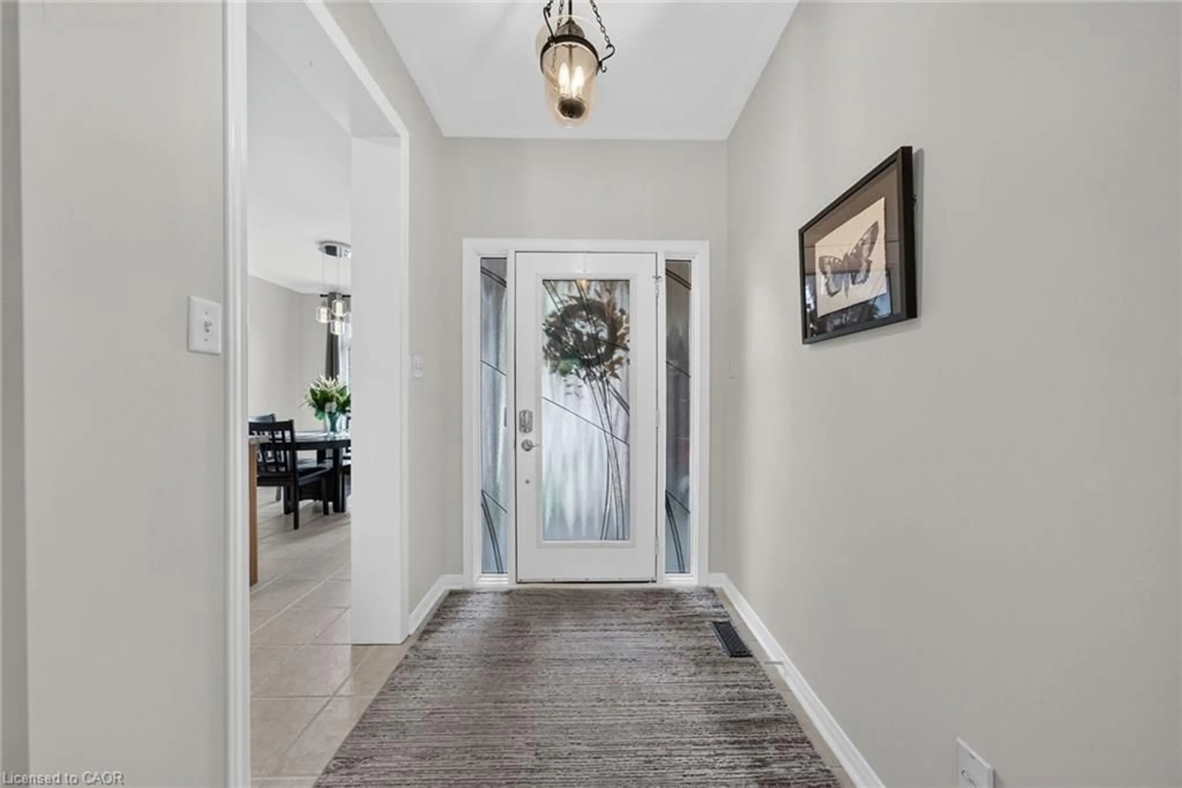 Indoor entryway for 165 Doon Mills Dr, Kitchener Ontario N2P 2S1