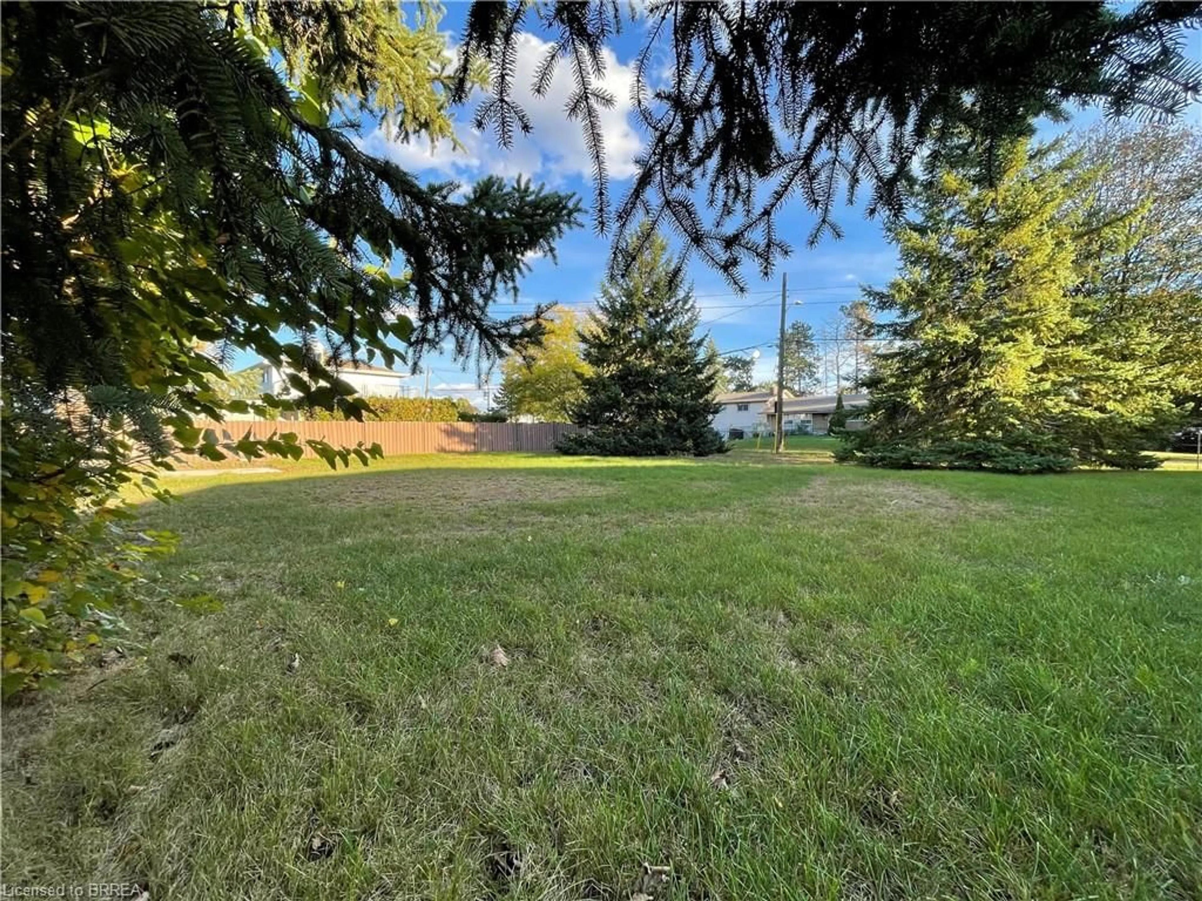 A pic from outside/outdoor area/front of a property/back of a property/a pic from drone, water/lake/river/ocean view for 0 Elm St, Brantford Ontario N3R 2C1