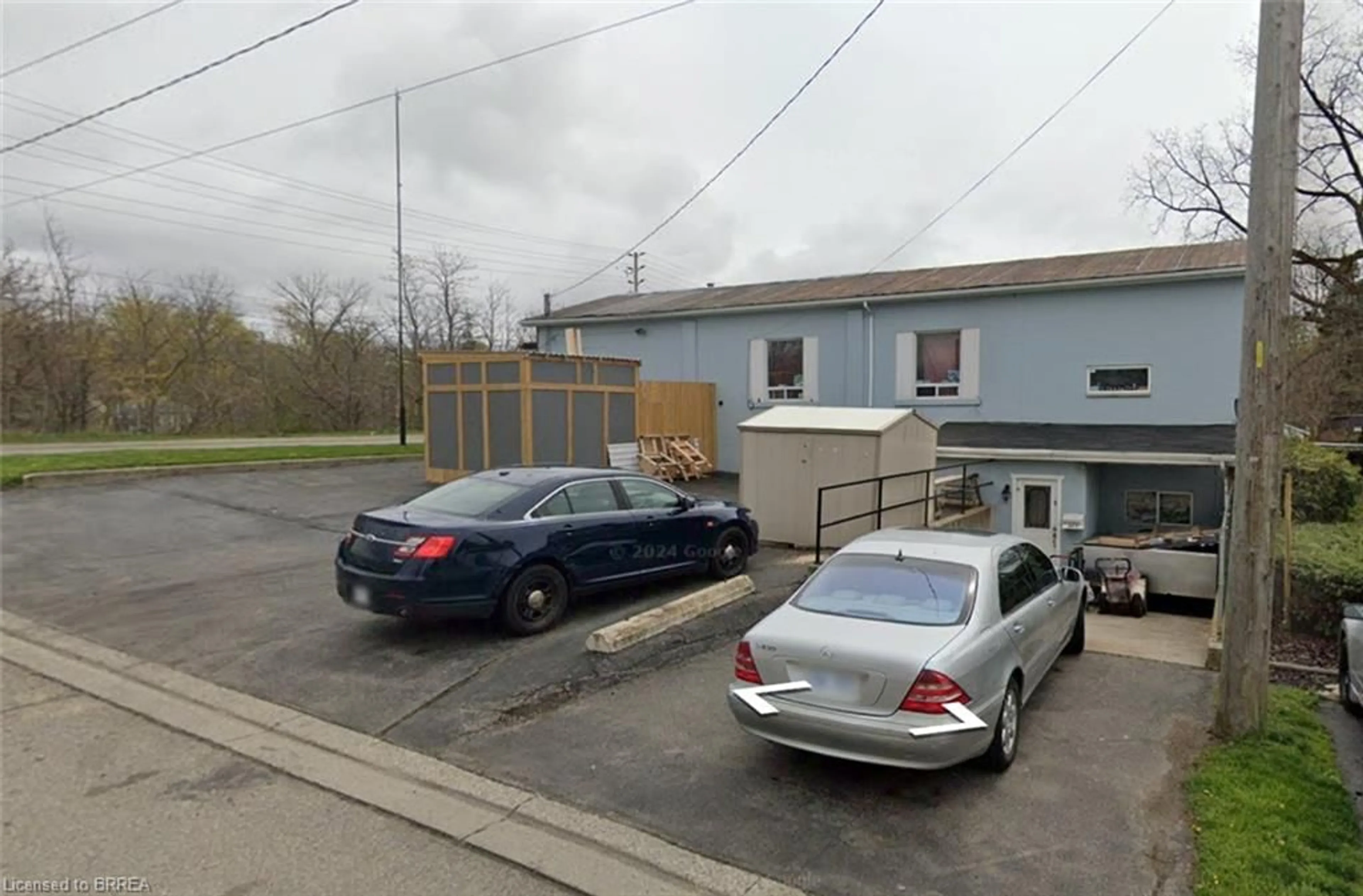 Parking for 271 Greenwich St, Brantford Ontario N3S 2X9