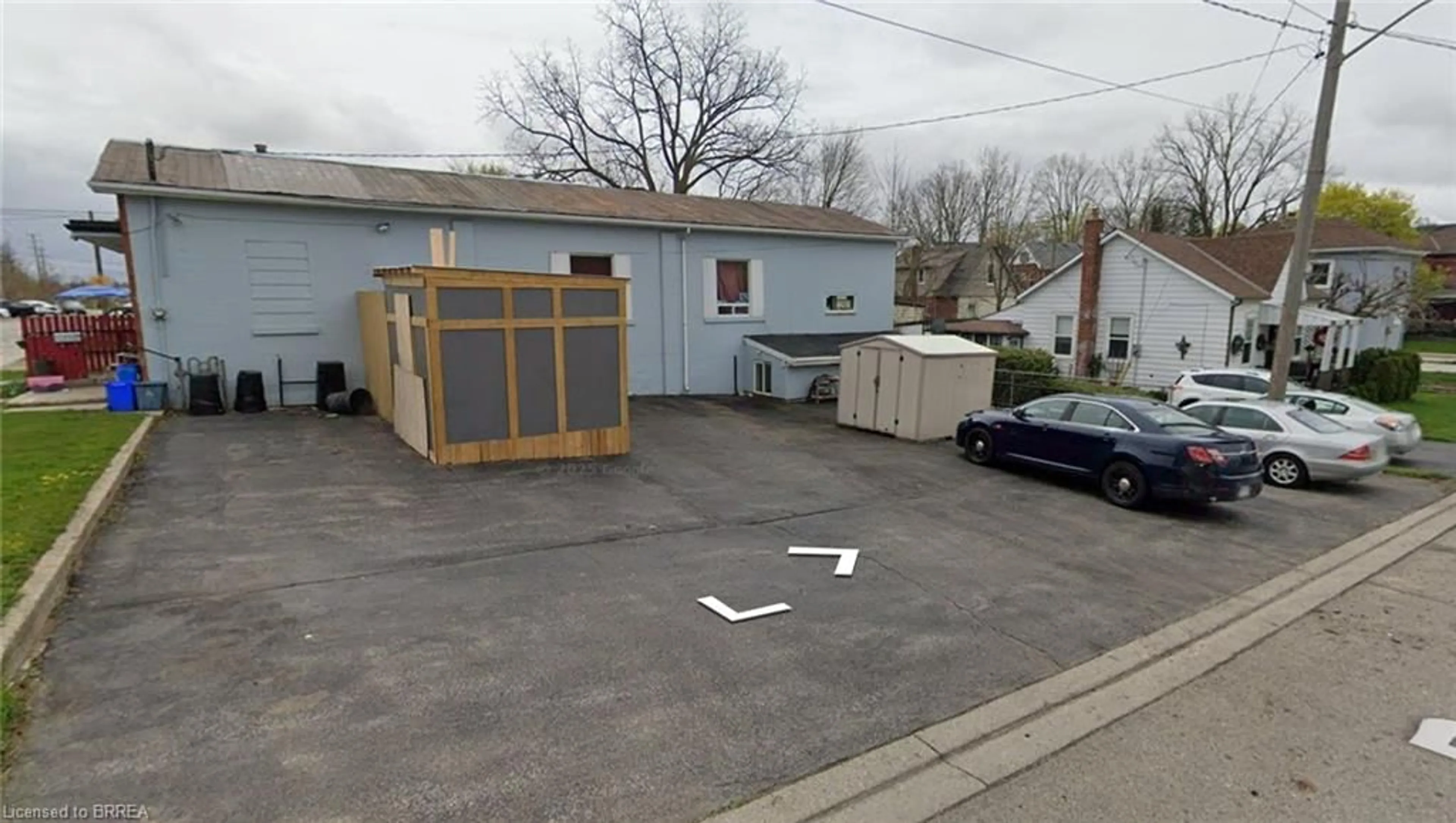 Parking for 271 Greenwich St, Brantford Ontario N3S 2X9