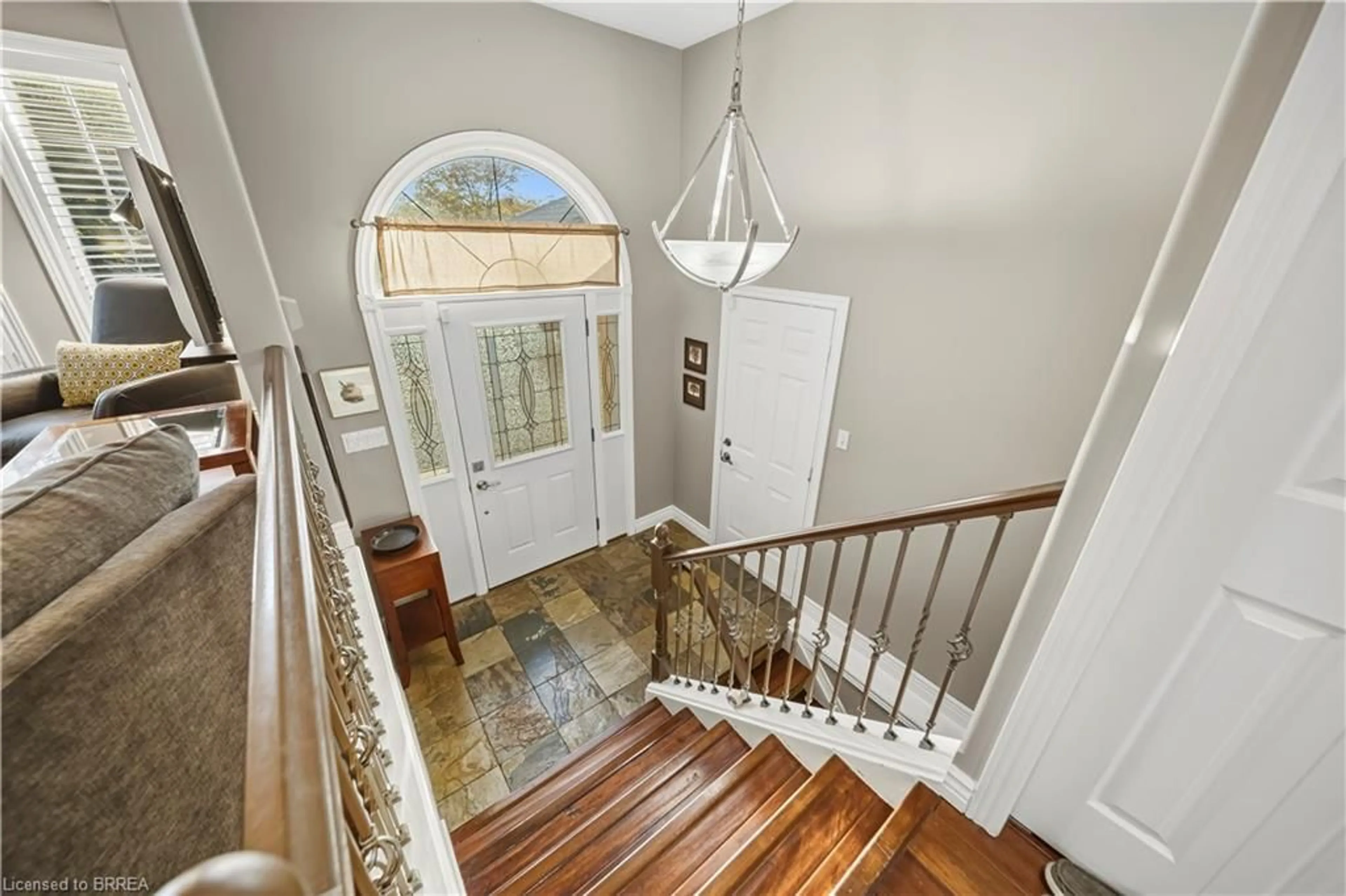 Indoor entryway for 79 Court Dr, Paris Ontario N3L 4G7
