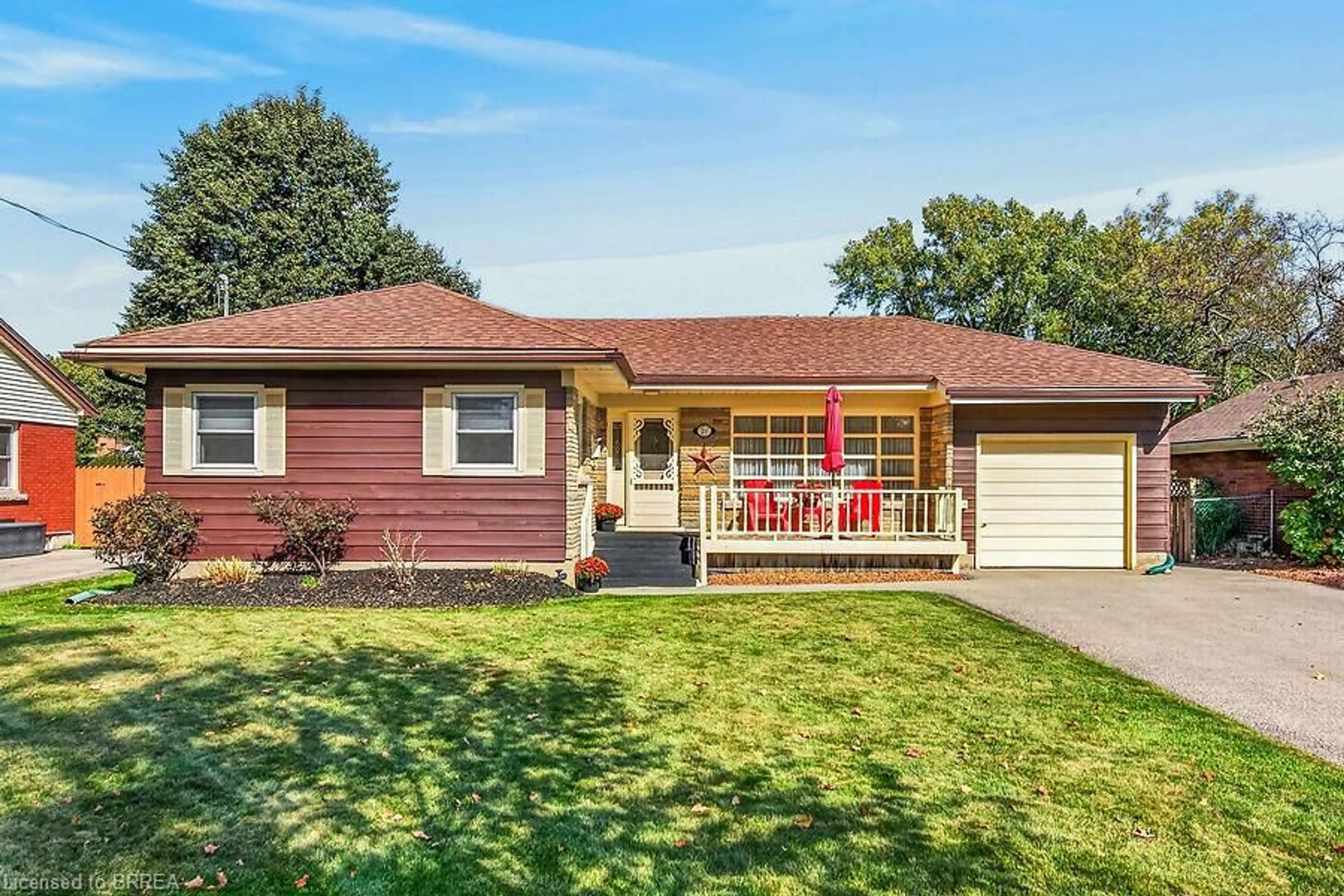 Home with vinyl exterior material, street for 21 Carolina Dr, Brantford Ontario N3R 1X6